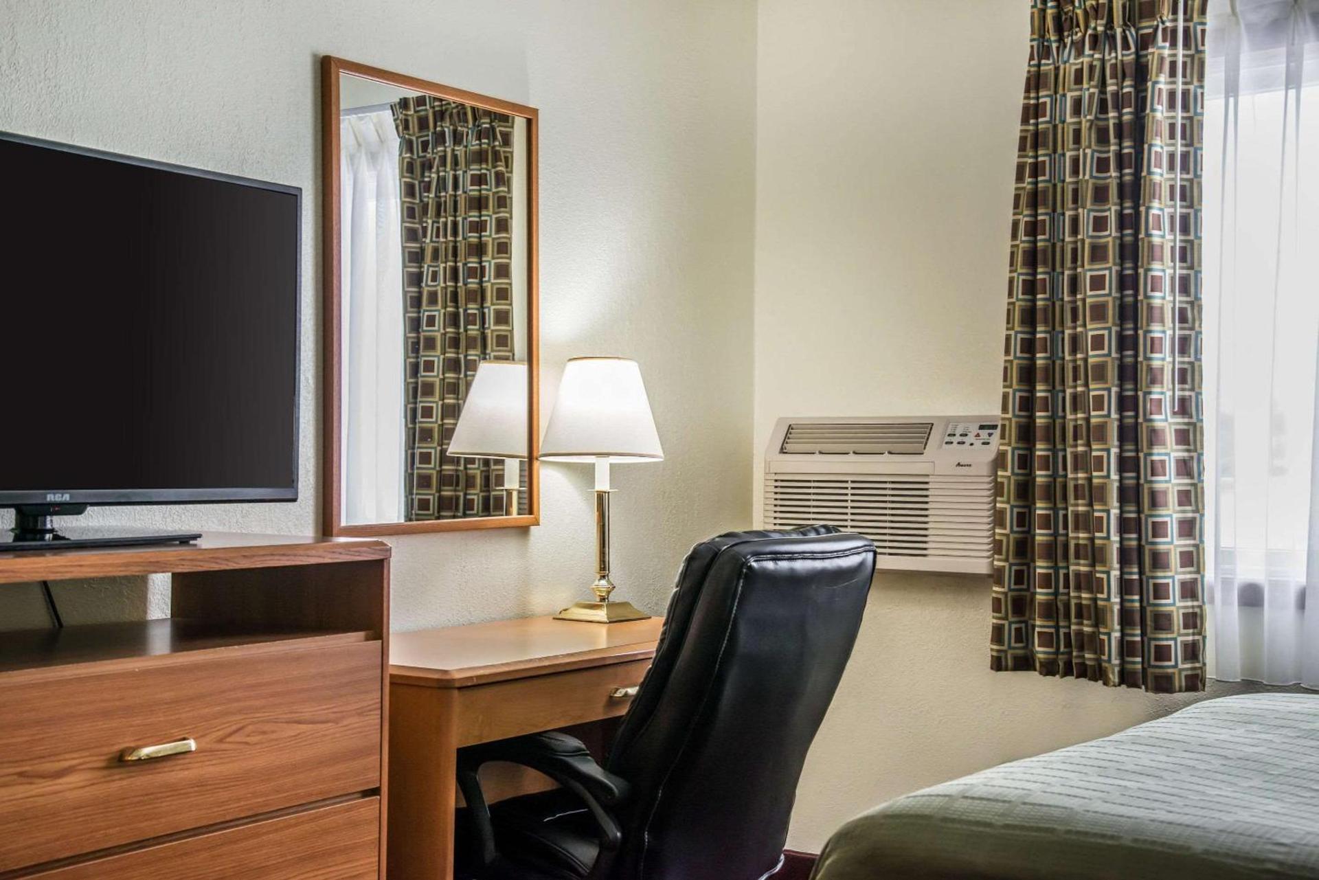 Hudson Inn & Suites photo 5