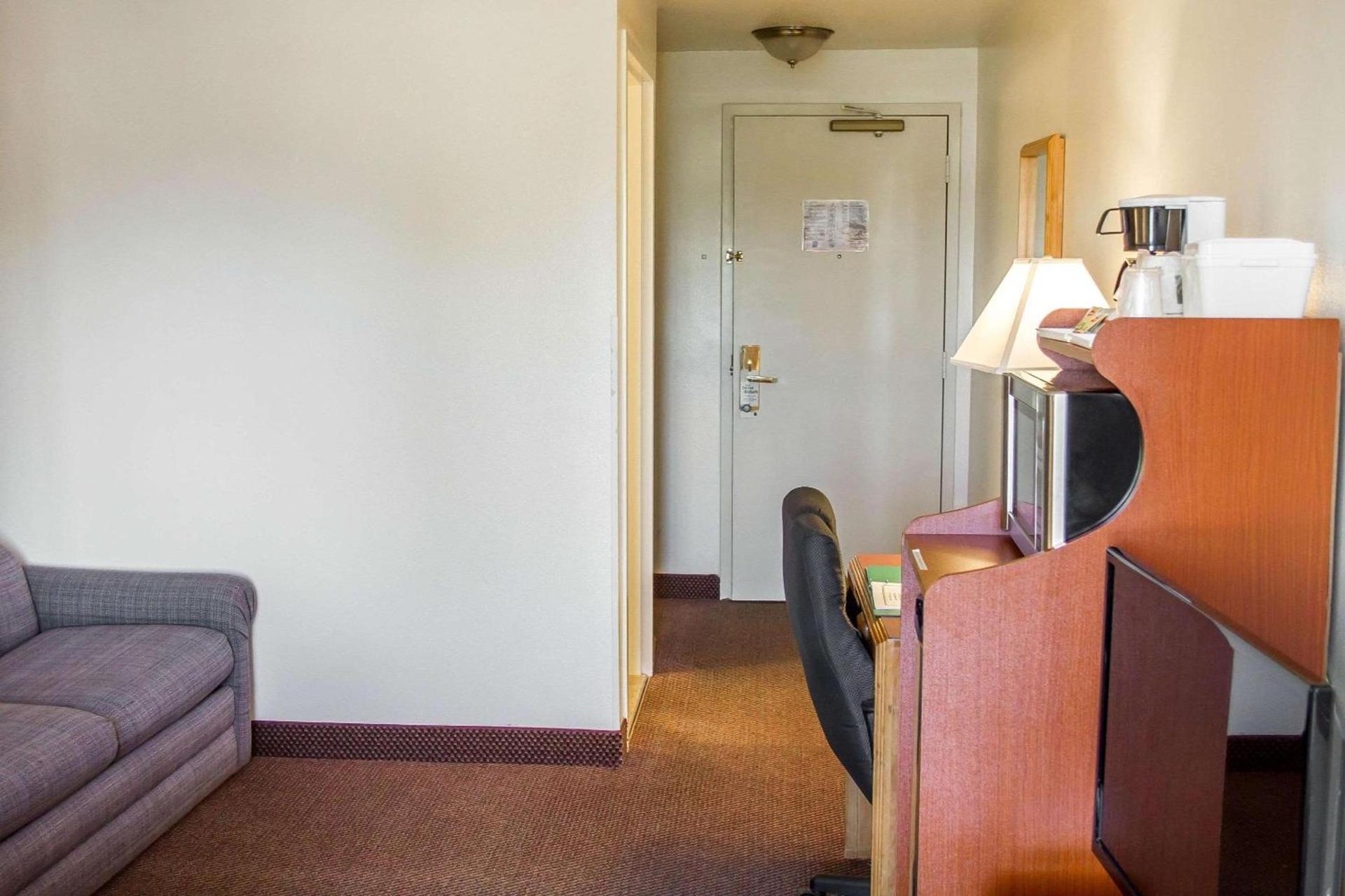 Quality Inn & Suites Longview Kelso photo 19