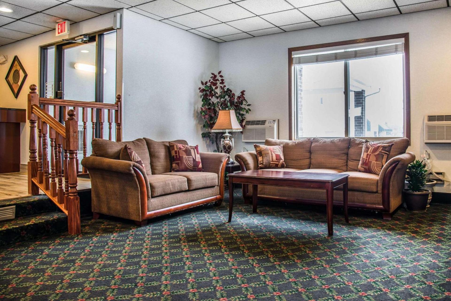 Hudson Inn & Suites photo 2