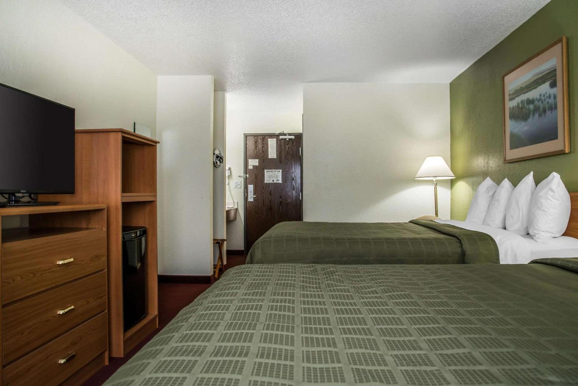 Hudson Inn & Suites photo 10