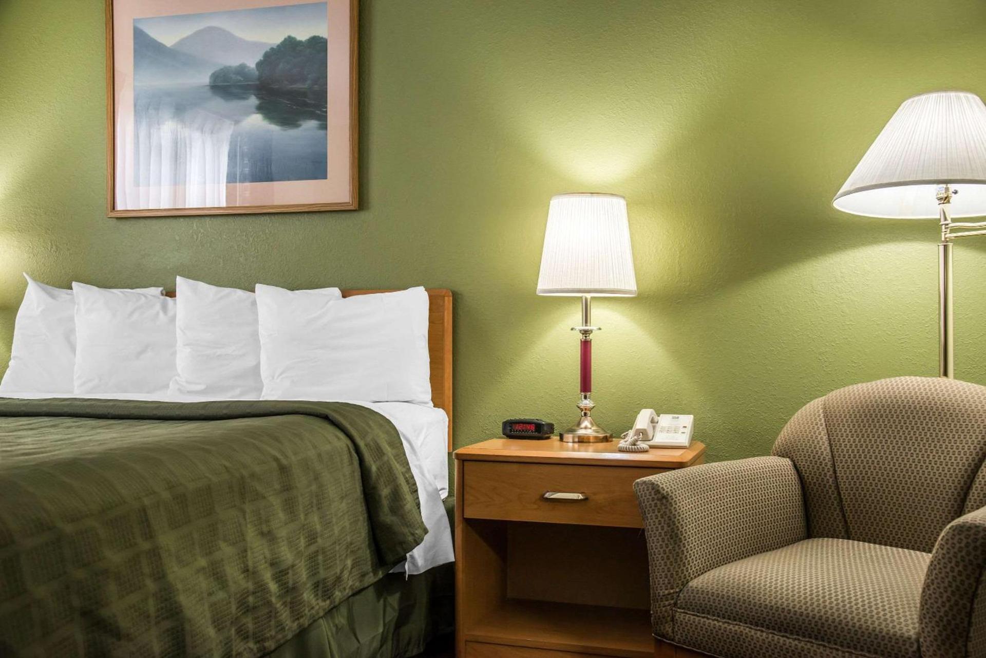 Hudson Inn & Suites photo 8