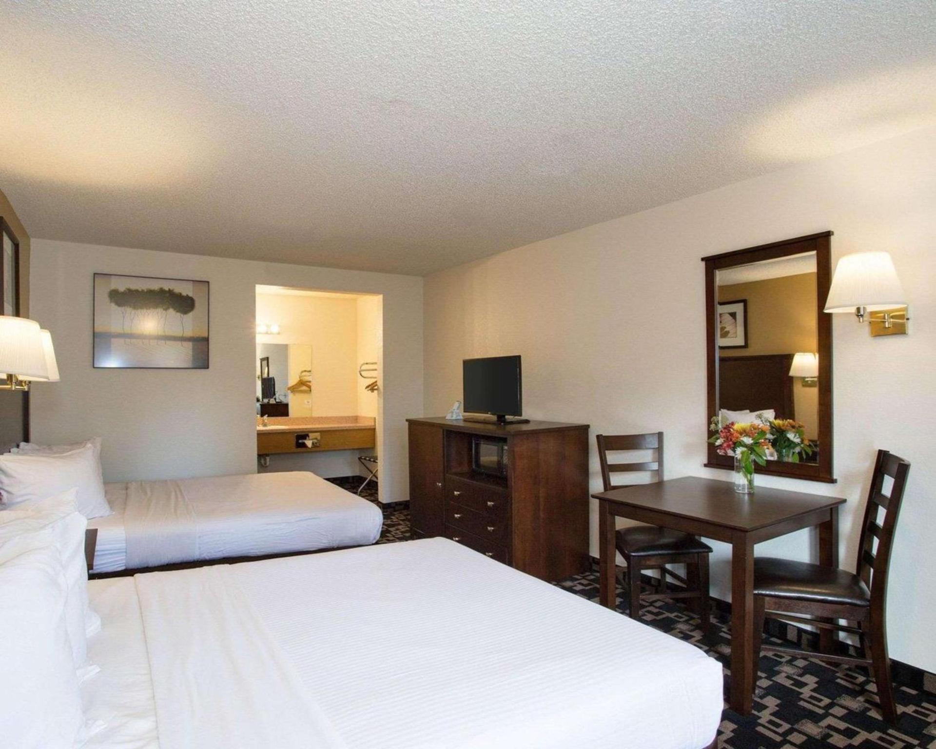 MorningGlory Inn & Suites photo 24