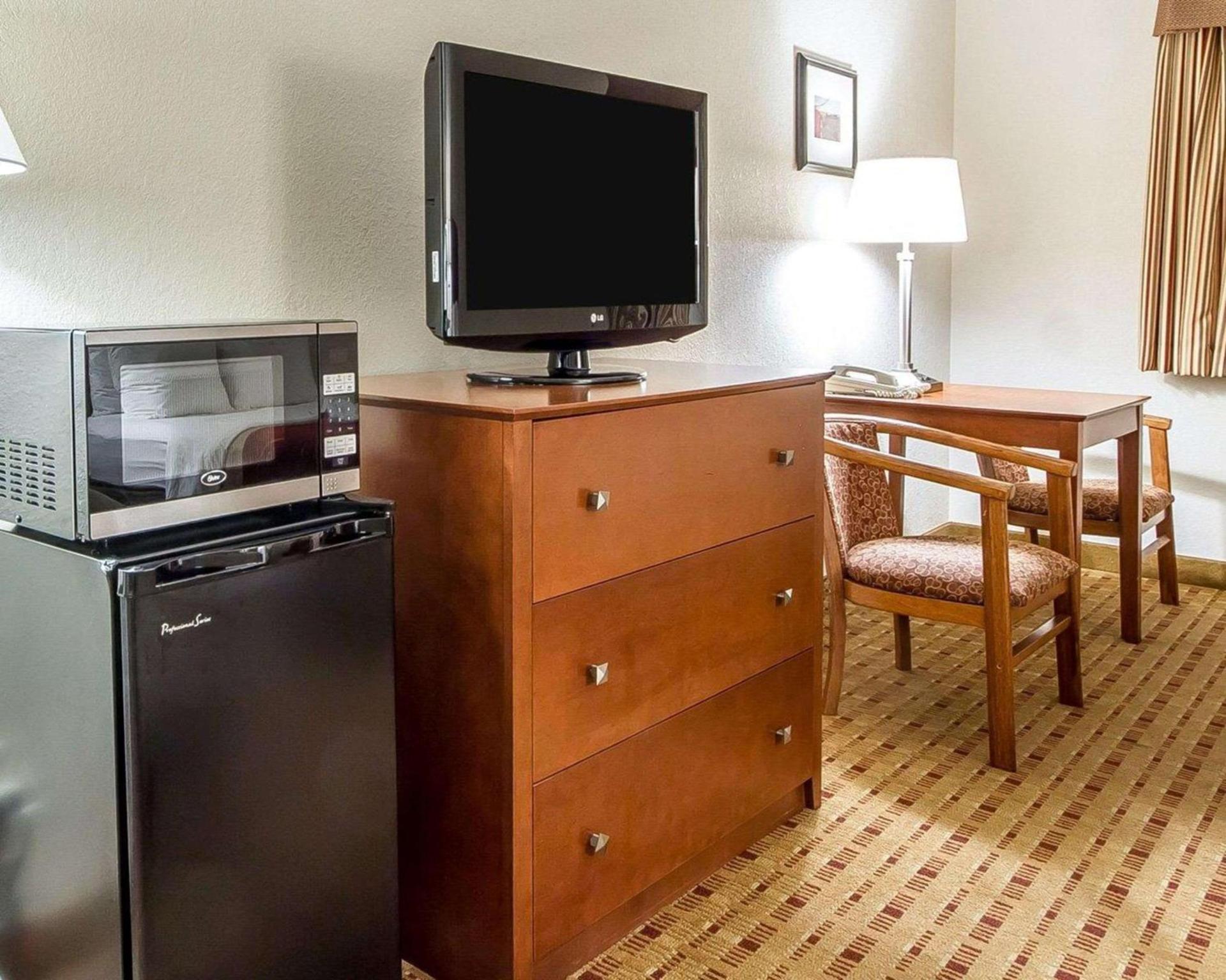 Quality Inn & Suites Eau Claire University Area photo 41