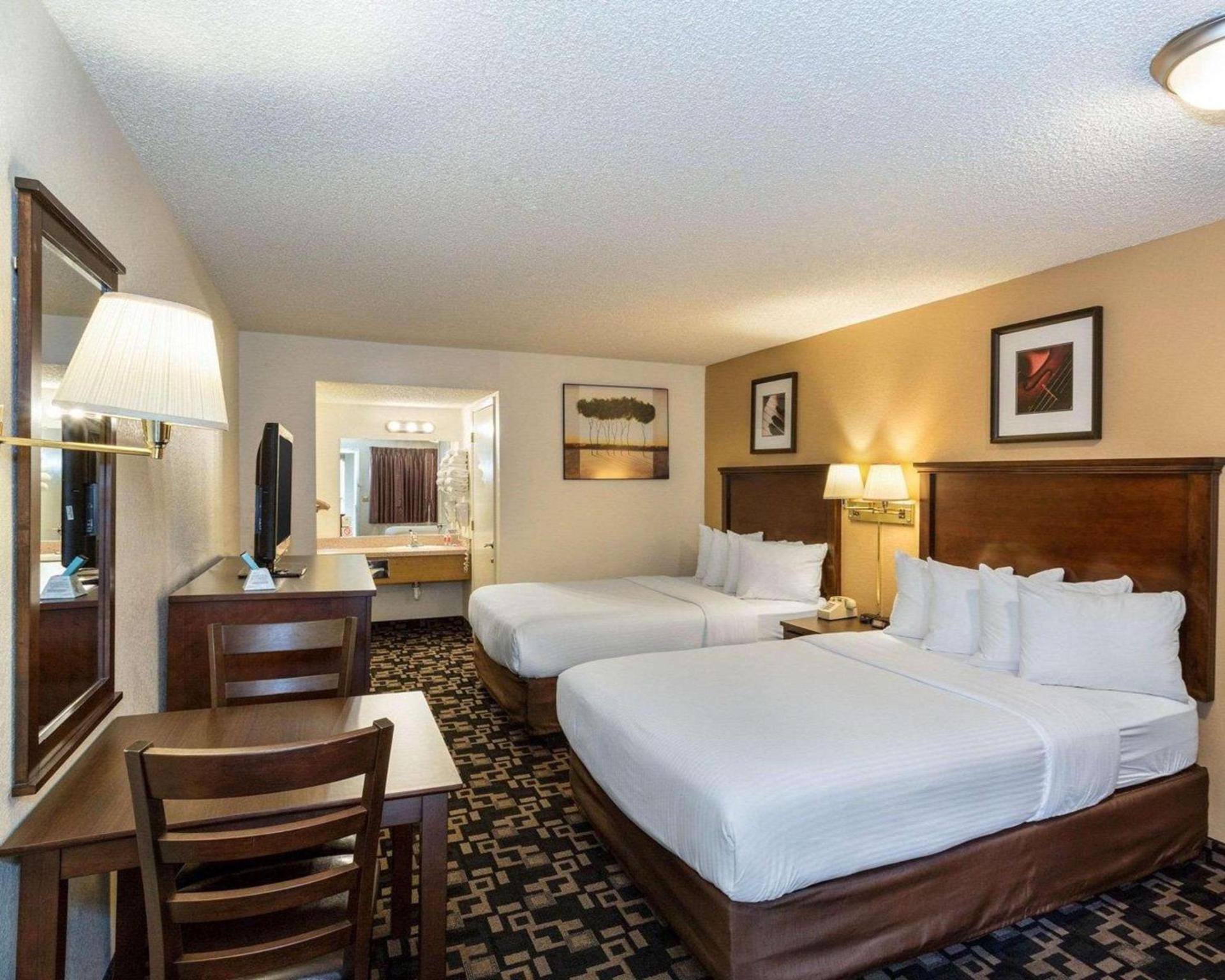 MorningGlory Inn & Suites photo 16