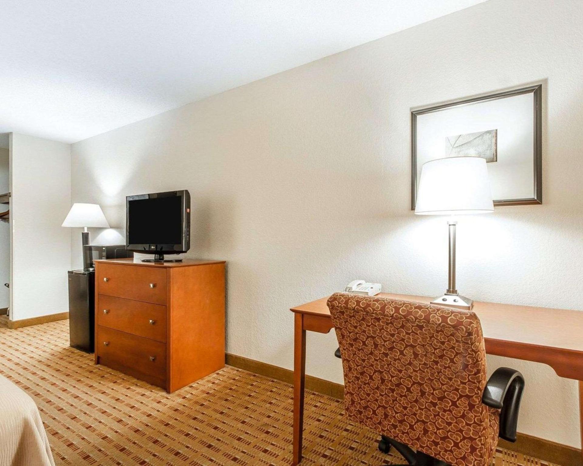 Quality Inn & Suites Eau Claire University Area photo 36