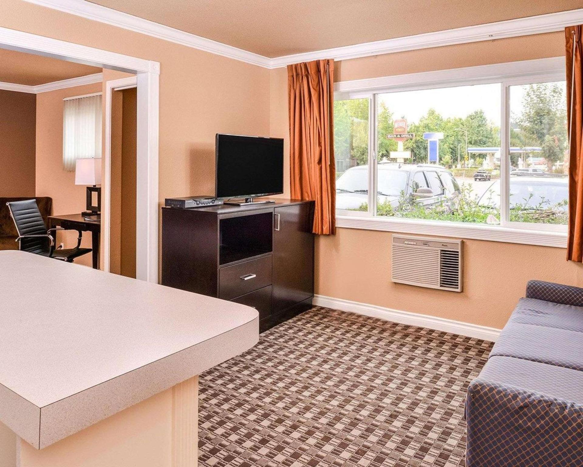 Clarion Pointe Kent - Seattle South photo 8
