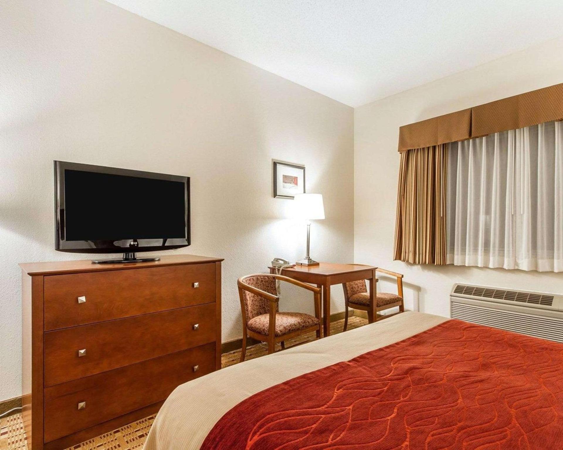 Quality Inn & Suites Eau Claire University Area photo 30