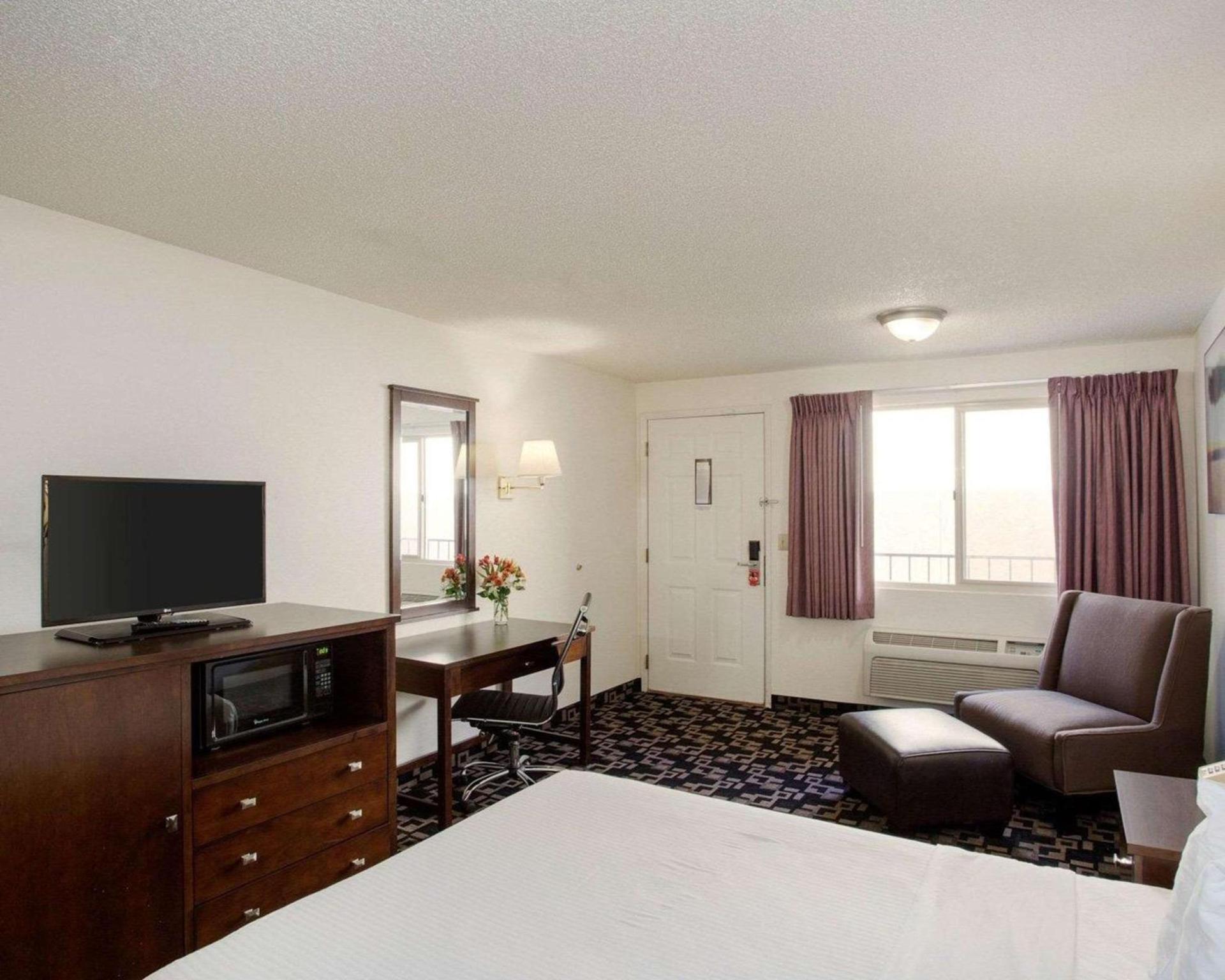 MorningGlory Inn & Suites photo 20