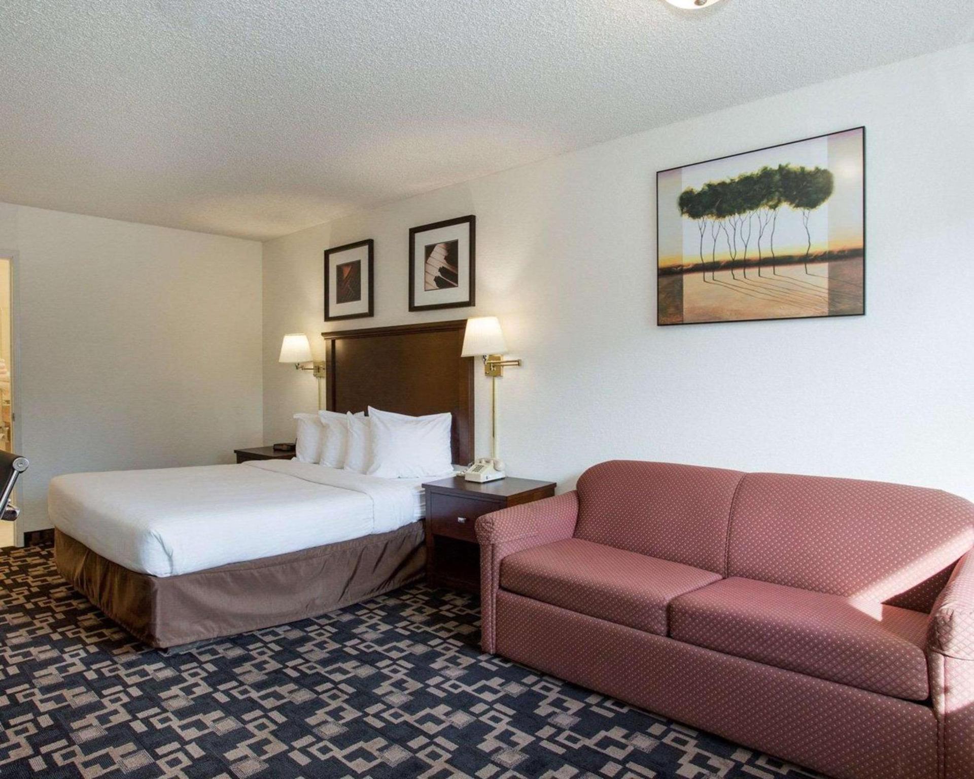 MorningGlory Inn & Suites photo 12