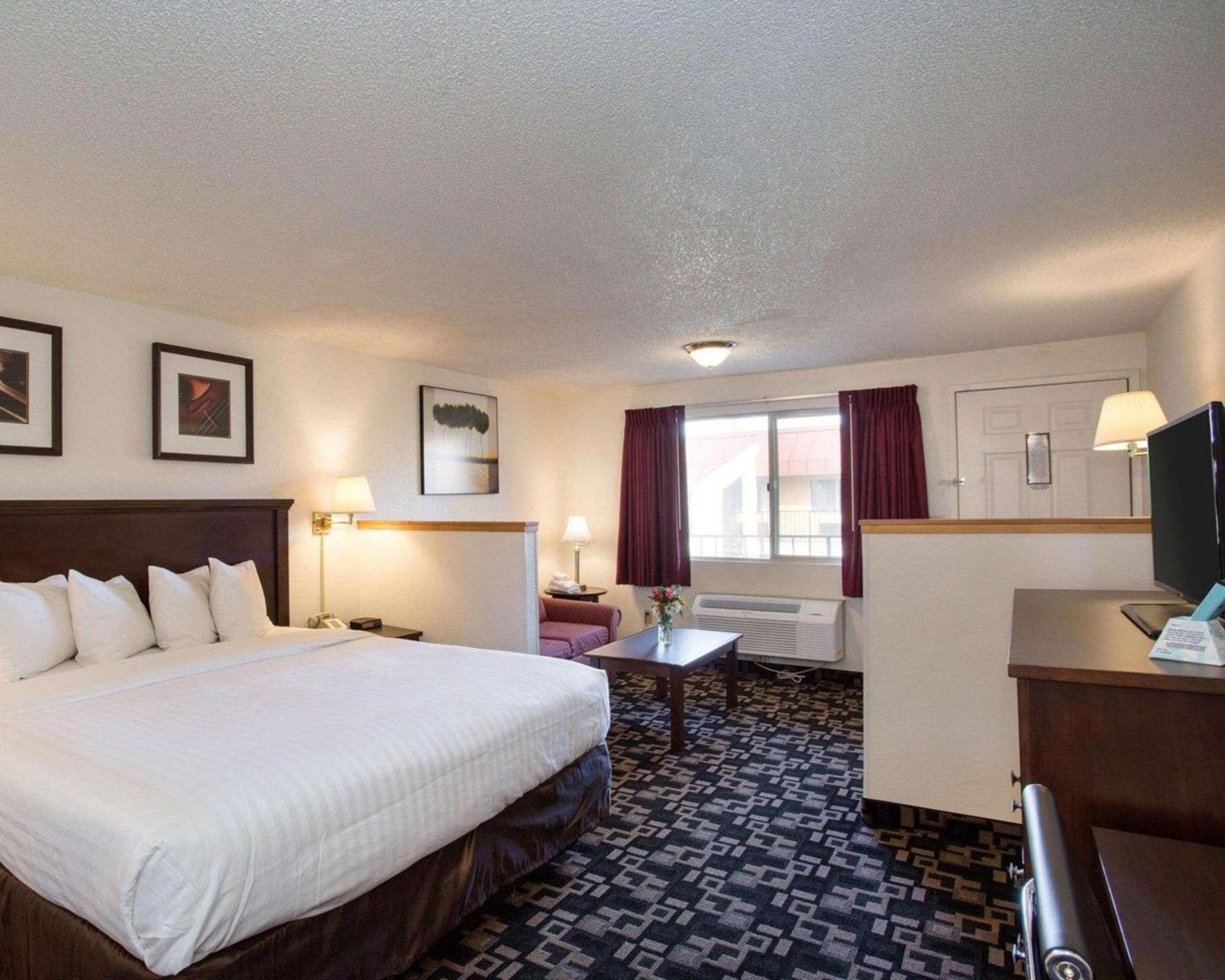 MorningGlory Inn & Suites photo 14