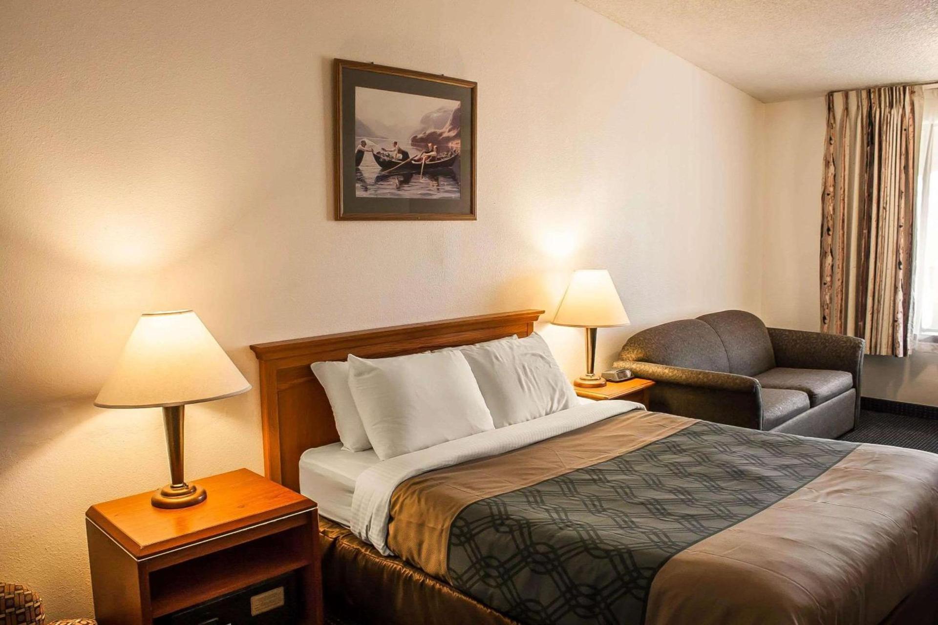 Econo Lodge Inn & Suites photo 15