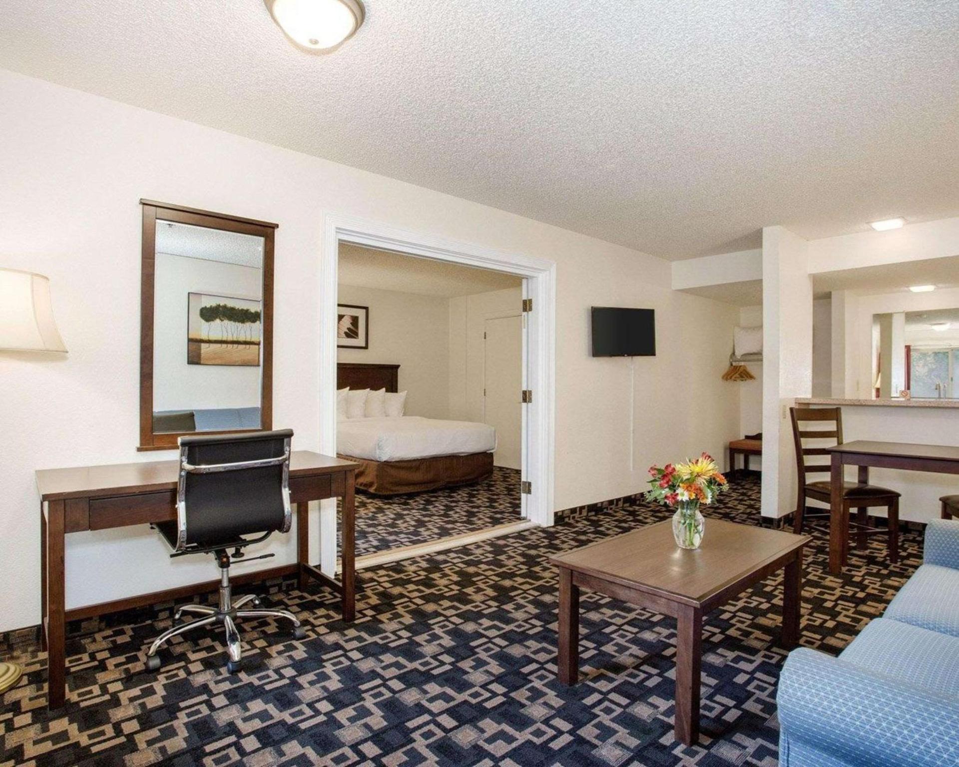 MorningGlory Inn & Suites photo 13