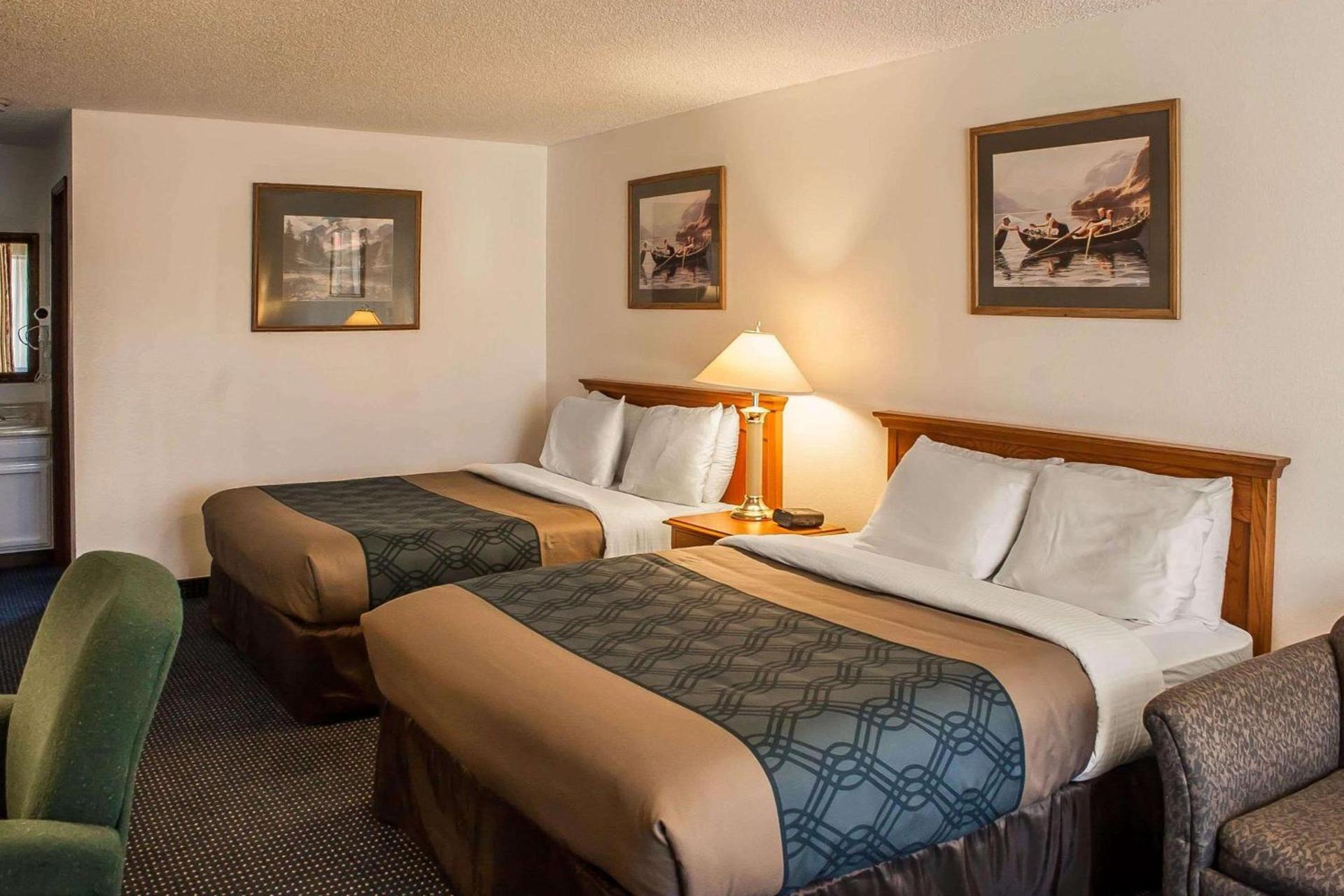 Econo Lodge Inn & Suites photo 14