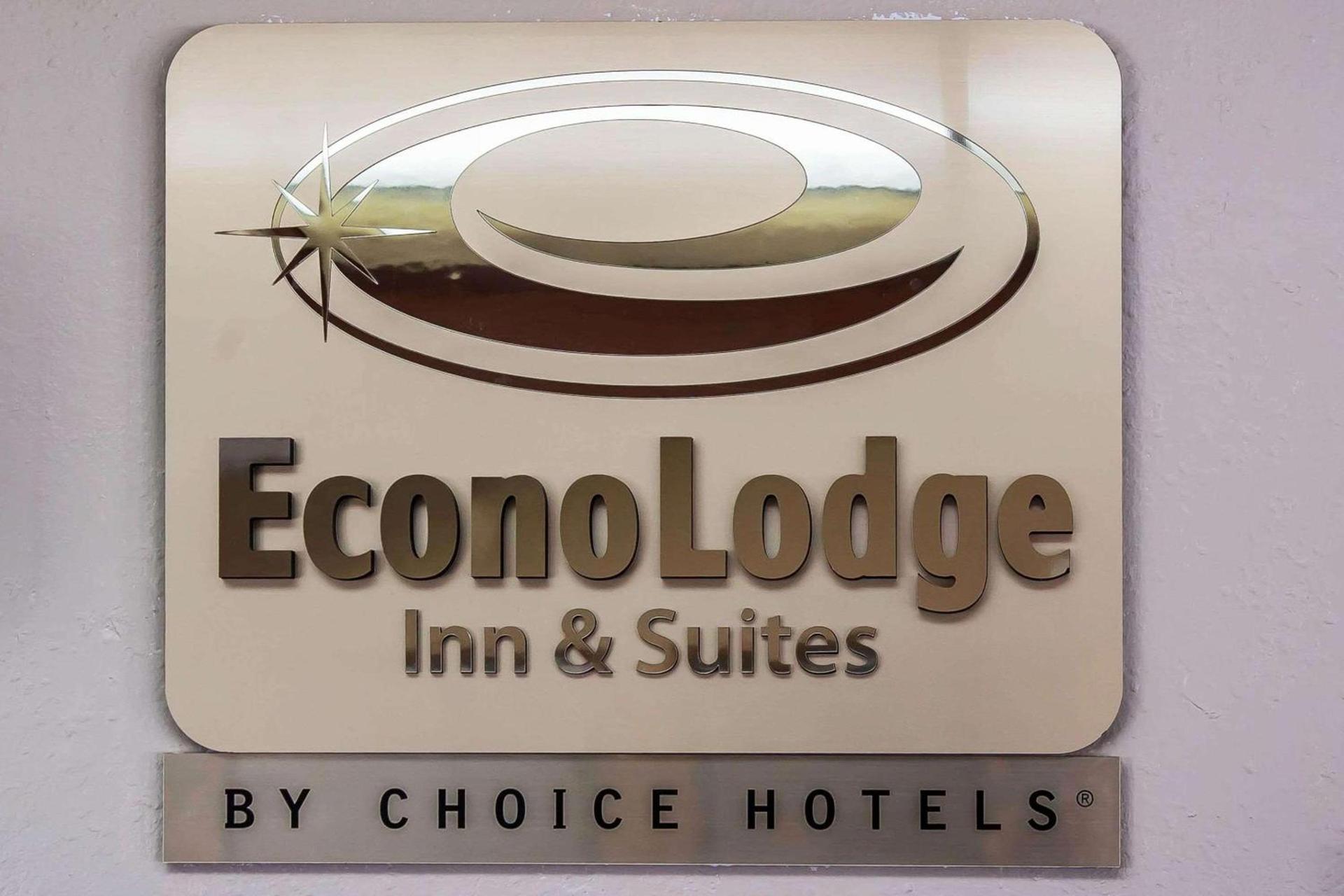 Econo Lodge Inn & Suites photo 12