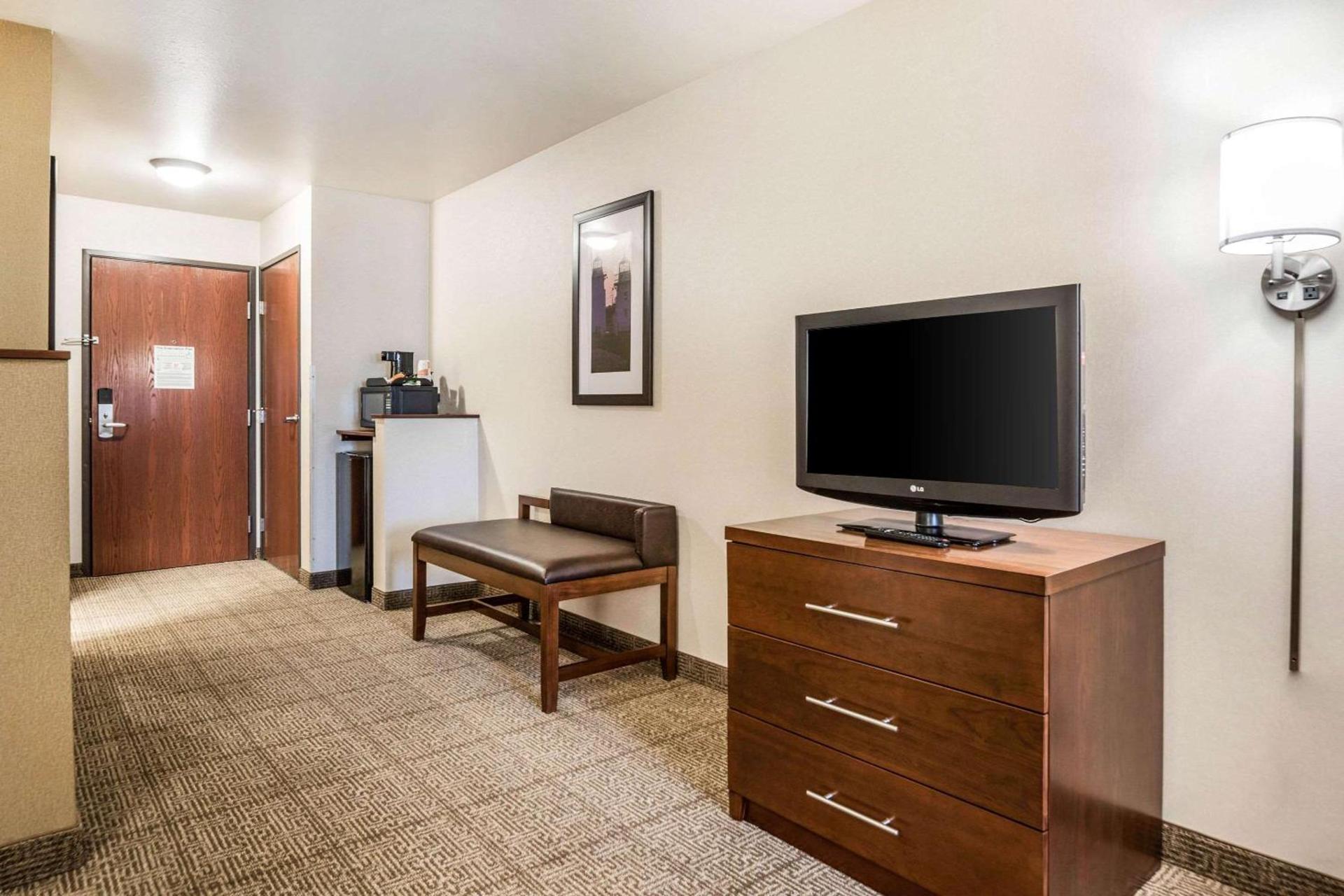 Comfort Suites at Par 4 Resort photo 33