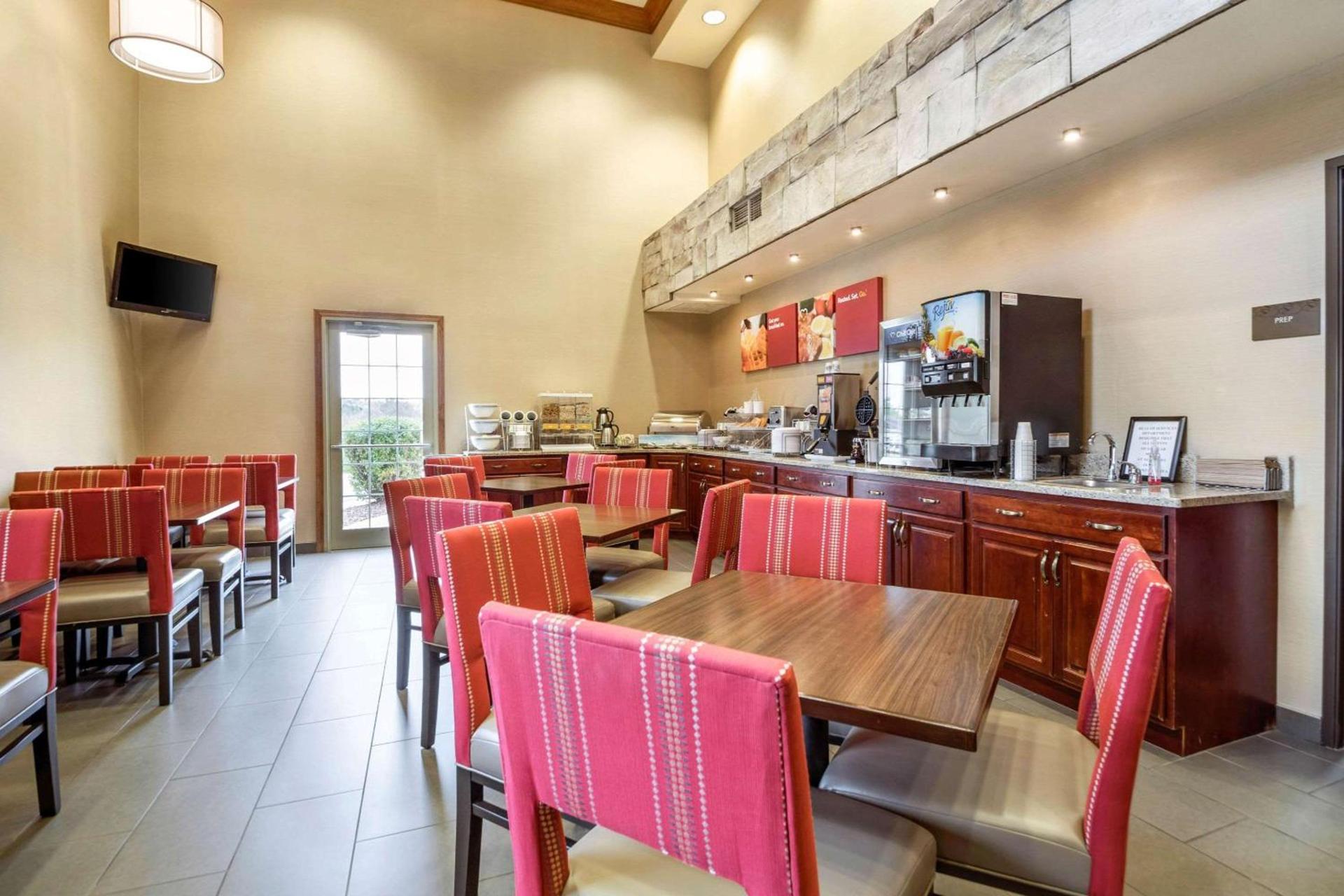Comfort Suites at Par 4 Resort photo 44