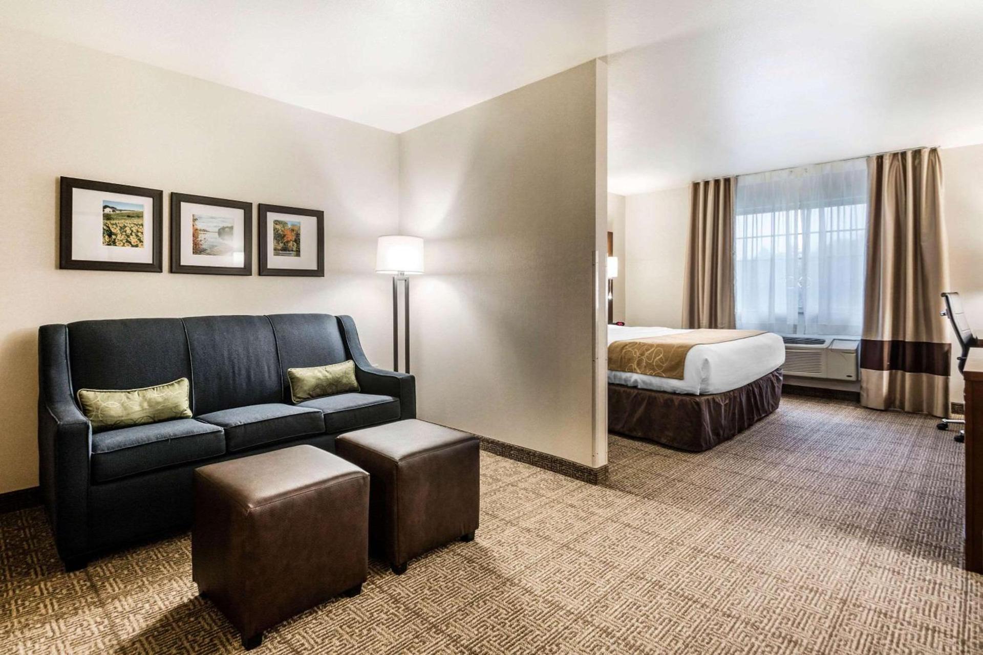 Comfort Suites at Par 4 Resort photo 8