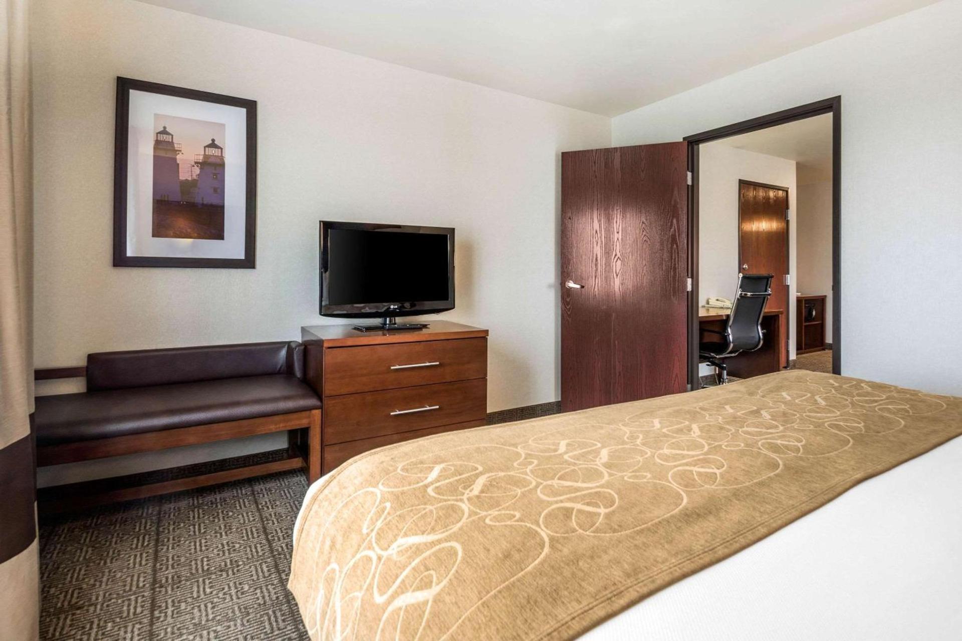 Comfort Suites at Par 4 Resort photo 19