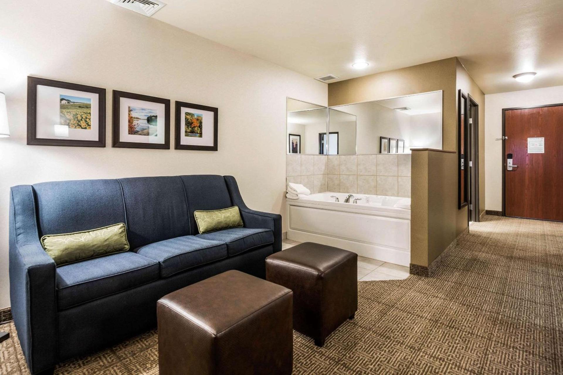 Comfort Suites at Par 4 Resort photo 23