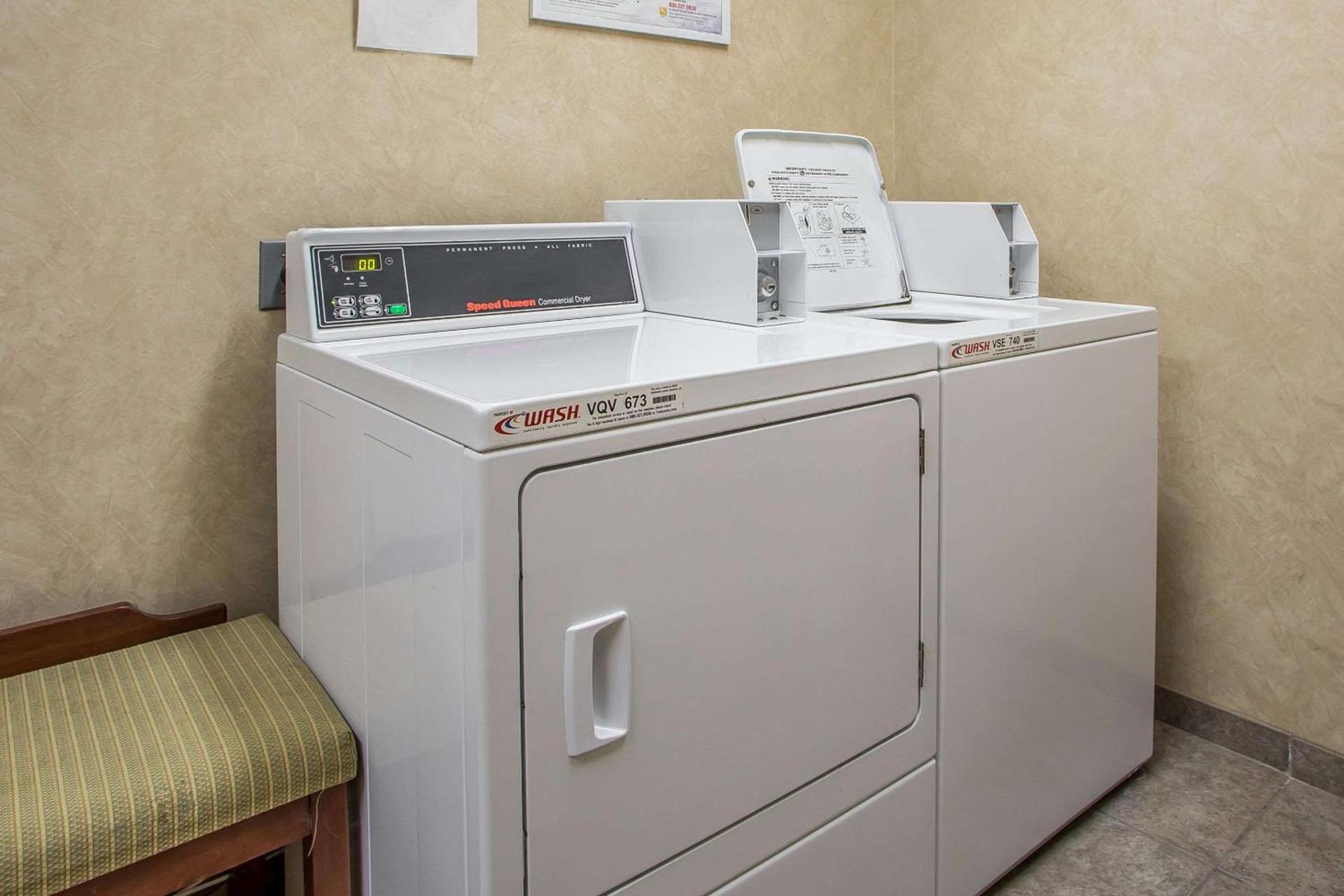 Comfort Suites Delavan - Lake Geneva Area photo 35