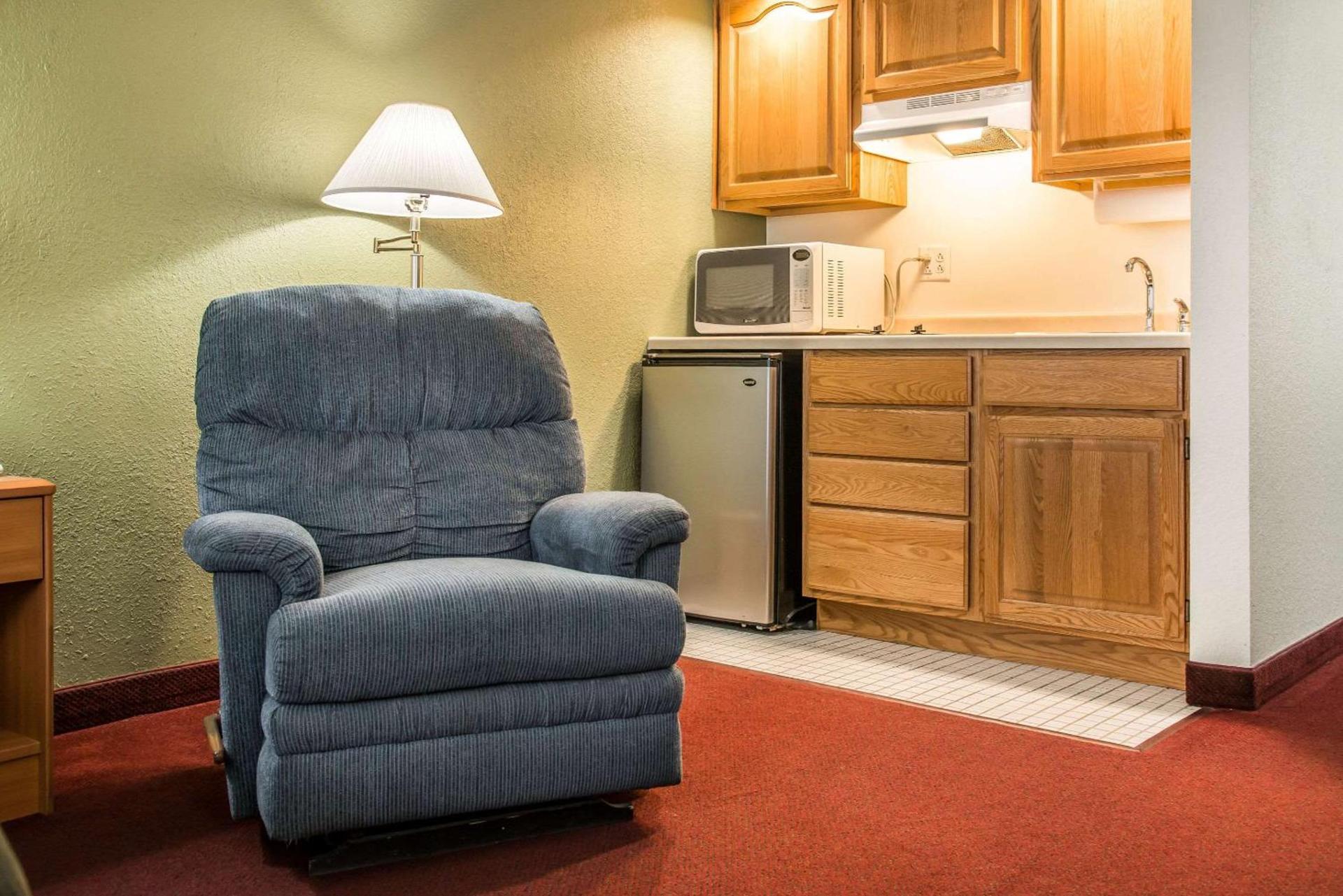 Hudson Inn & Suites photo 13