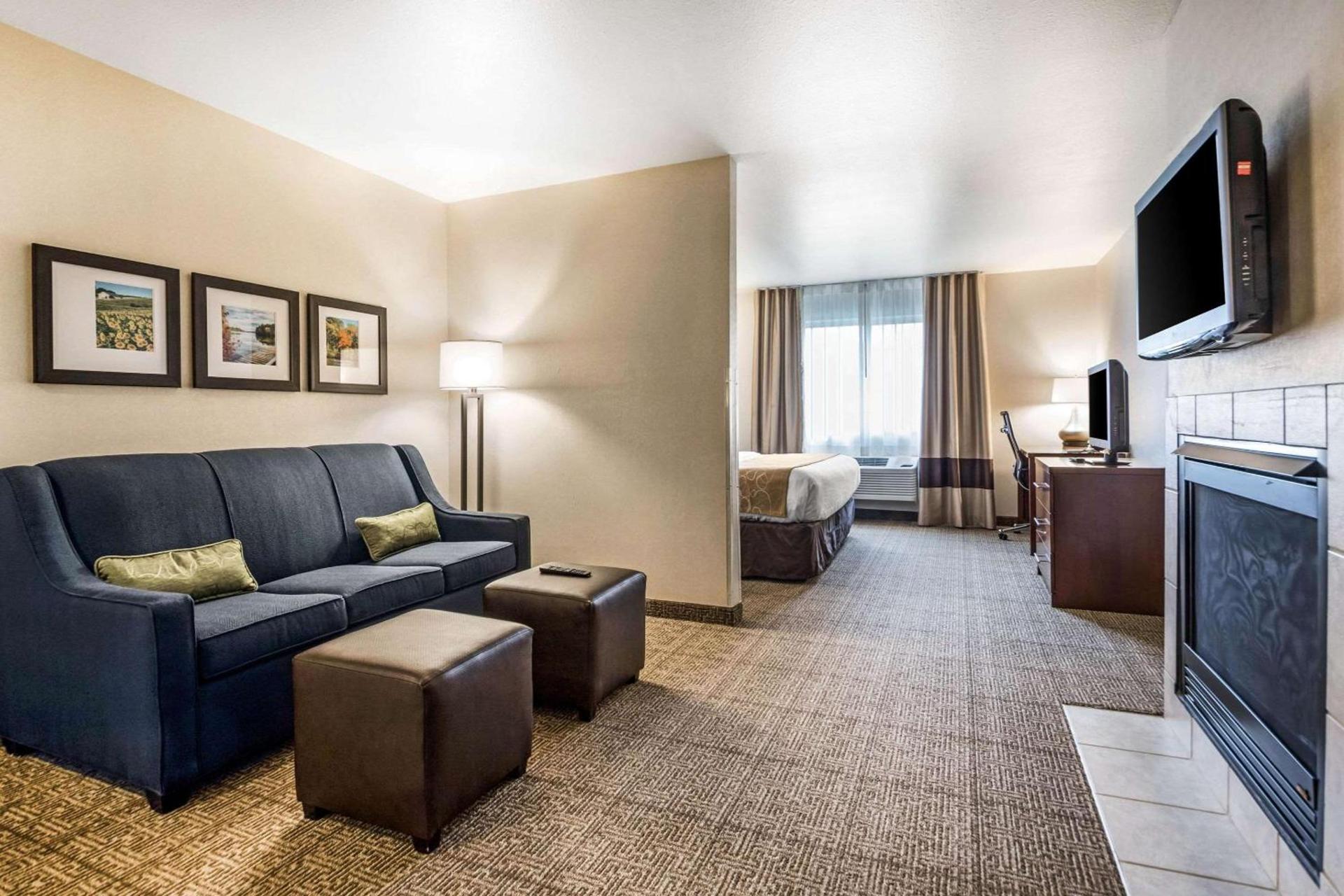Comfort Suites at Par 4 Resort photo 27