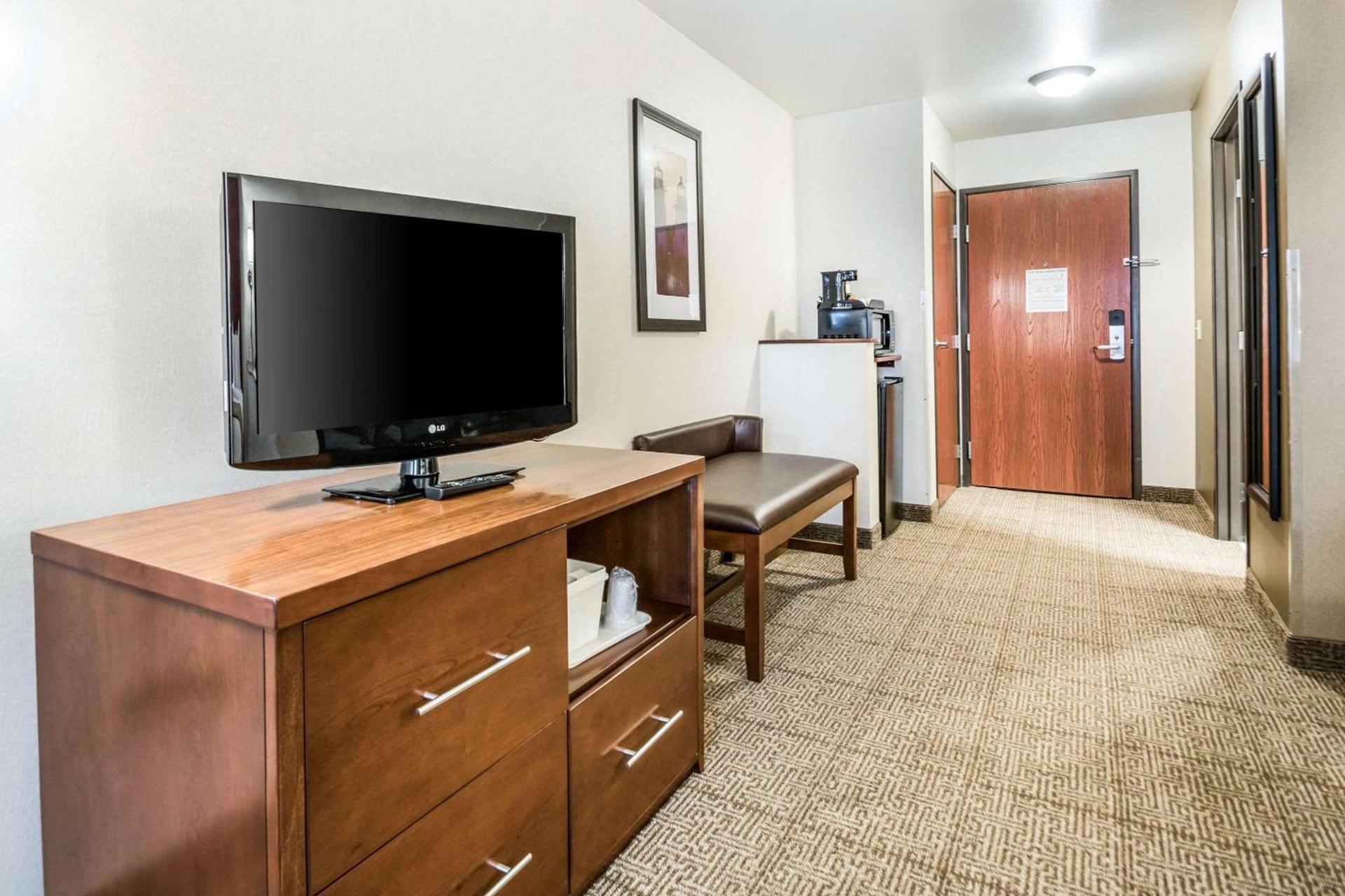 Comfort Suites at Par 4 Resort photo 11