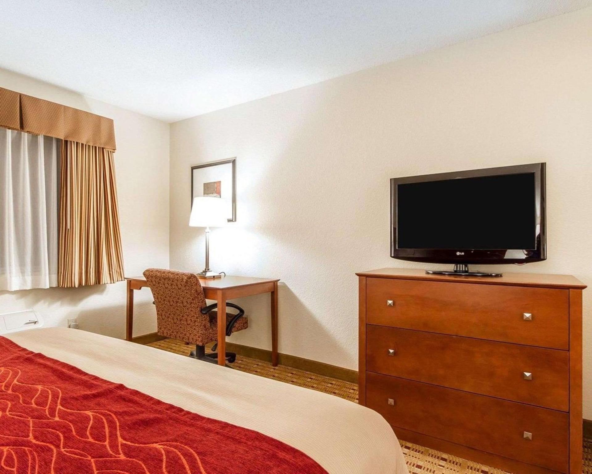 Quality Inn & Suites Eau Claire University Area photo 25
