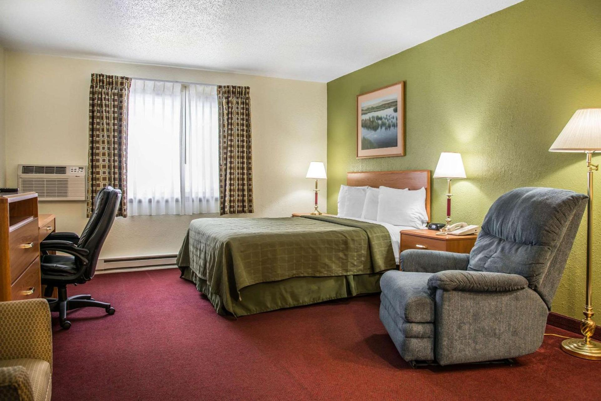 Hudson Inn & Suites photo 14
