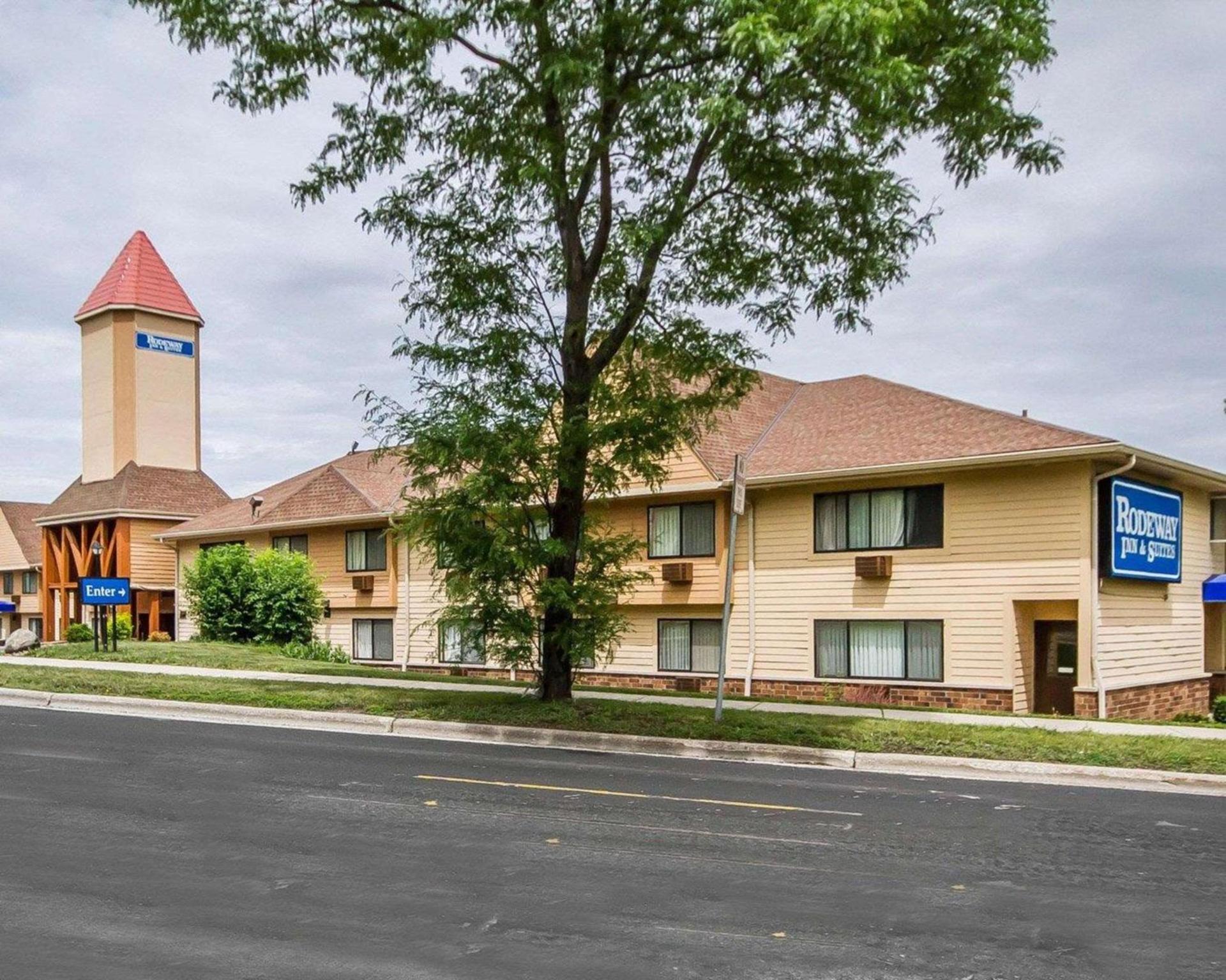 Rodeway Inn & Suites Madison East photo 11