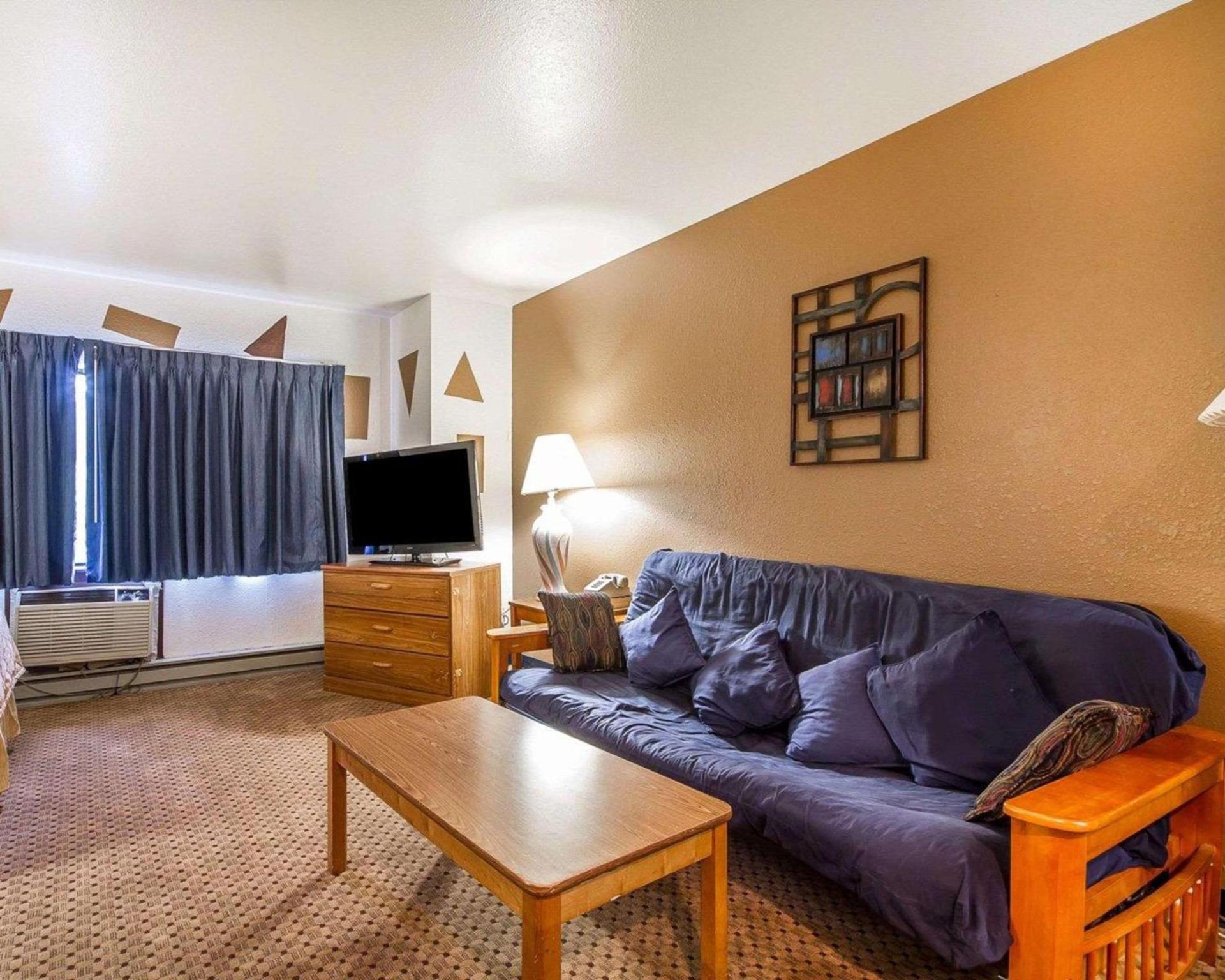 Rodeway Inn & Suites Madison East photo 8