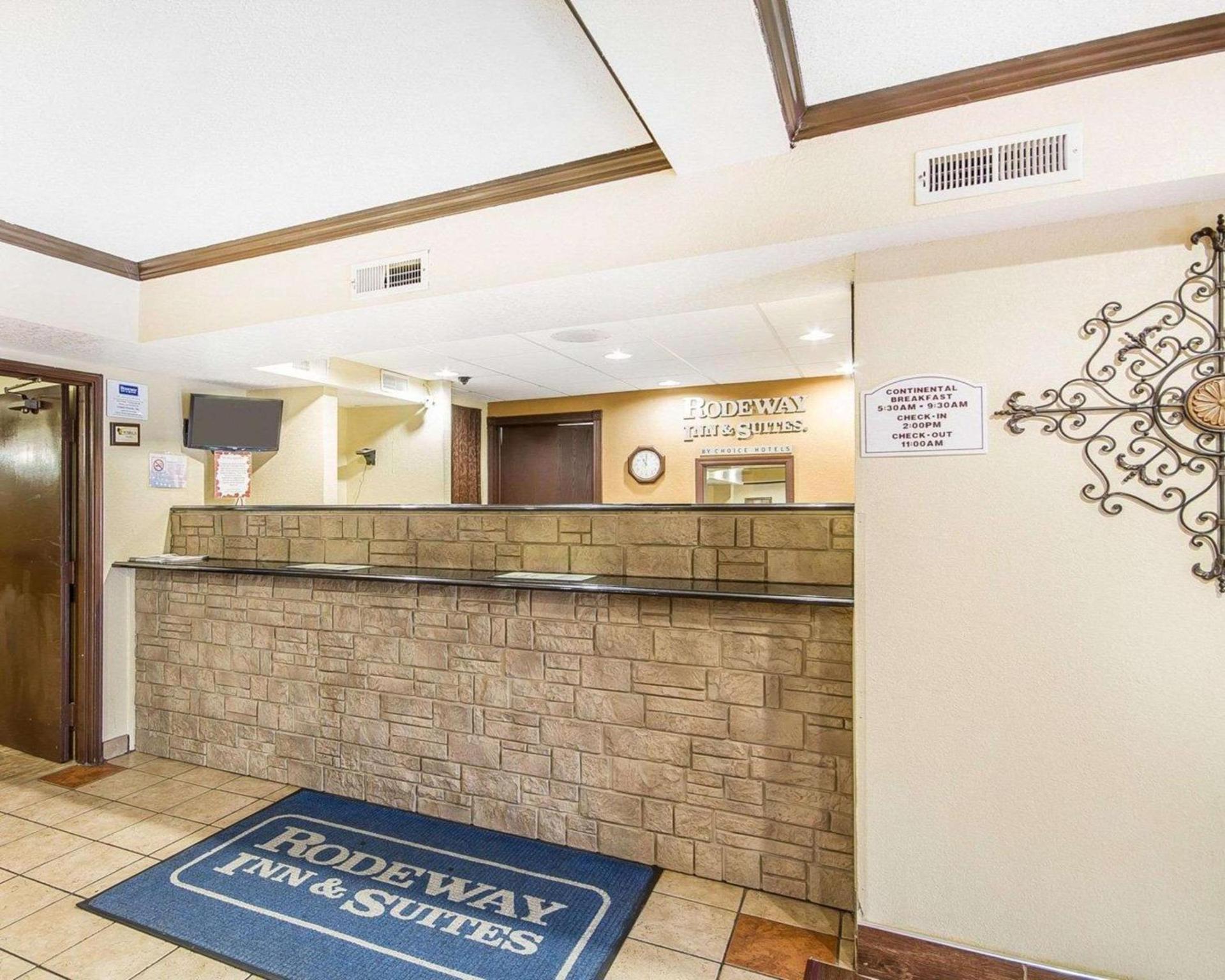 Rodeway Inn & Suites Madison East photo 7