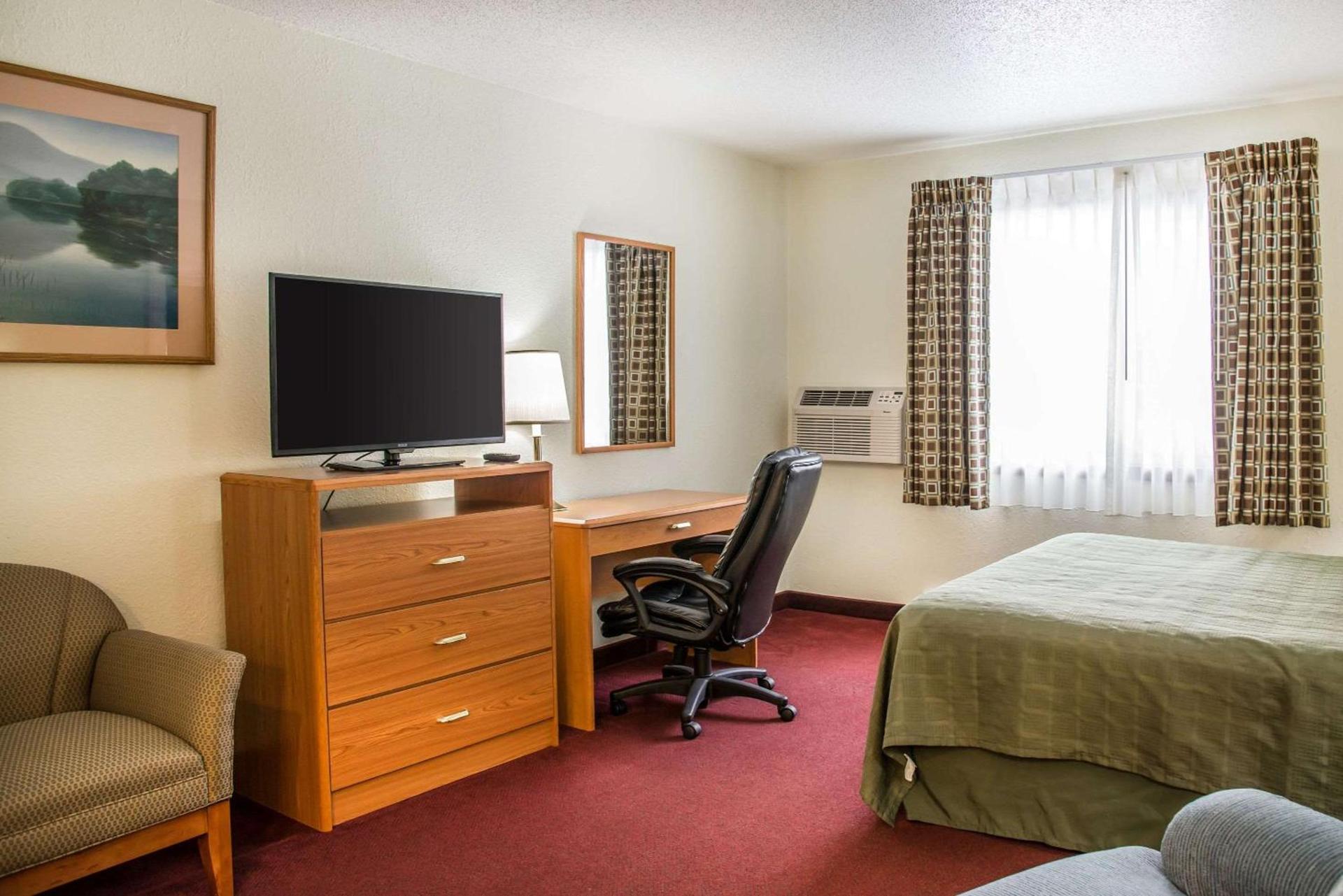Hudson Inn & Suites photo 15