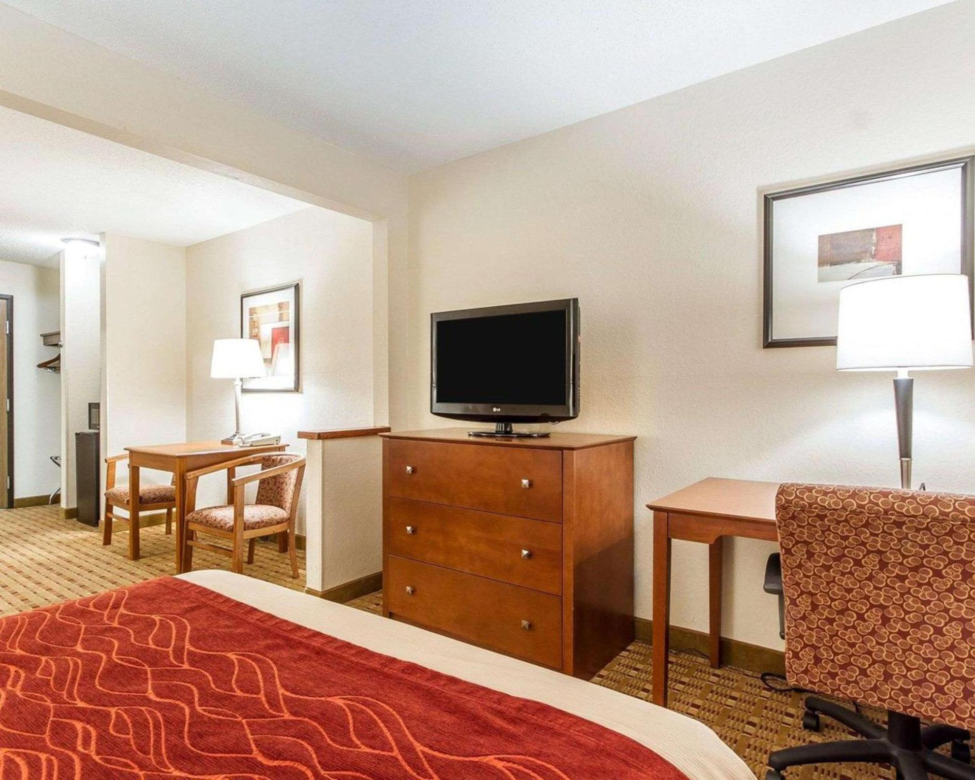 Quality Inn & Suites Eau Claire University Area photo 16