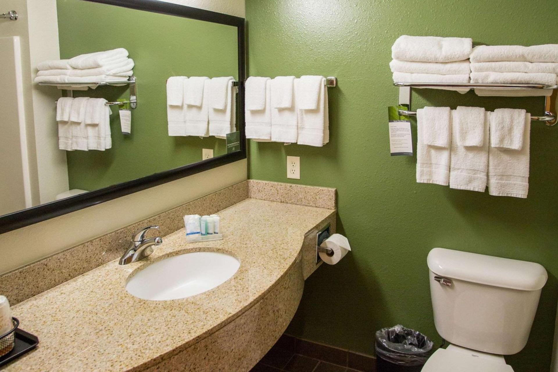 Sleep Inn & Suites Conference Center Eau Claire North photo 15