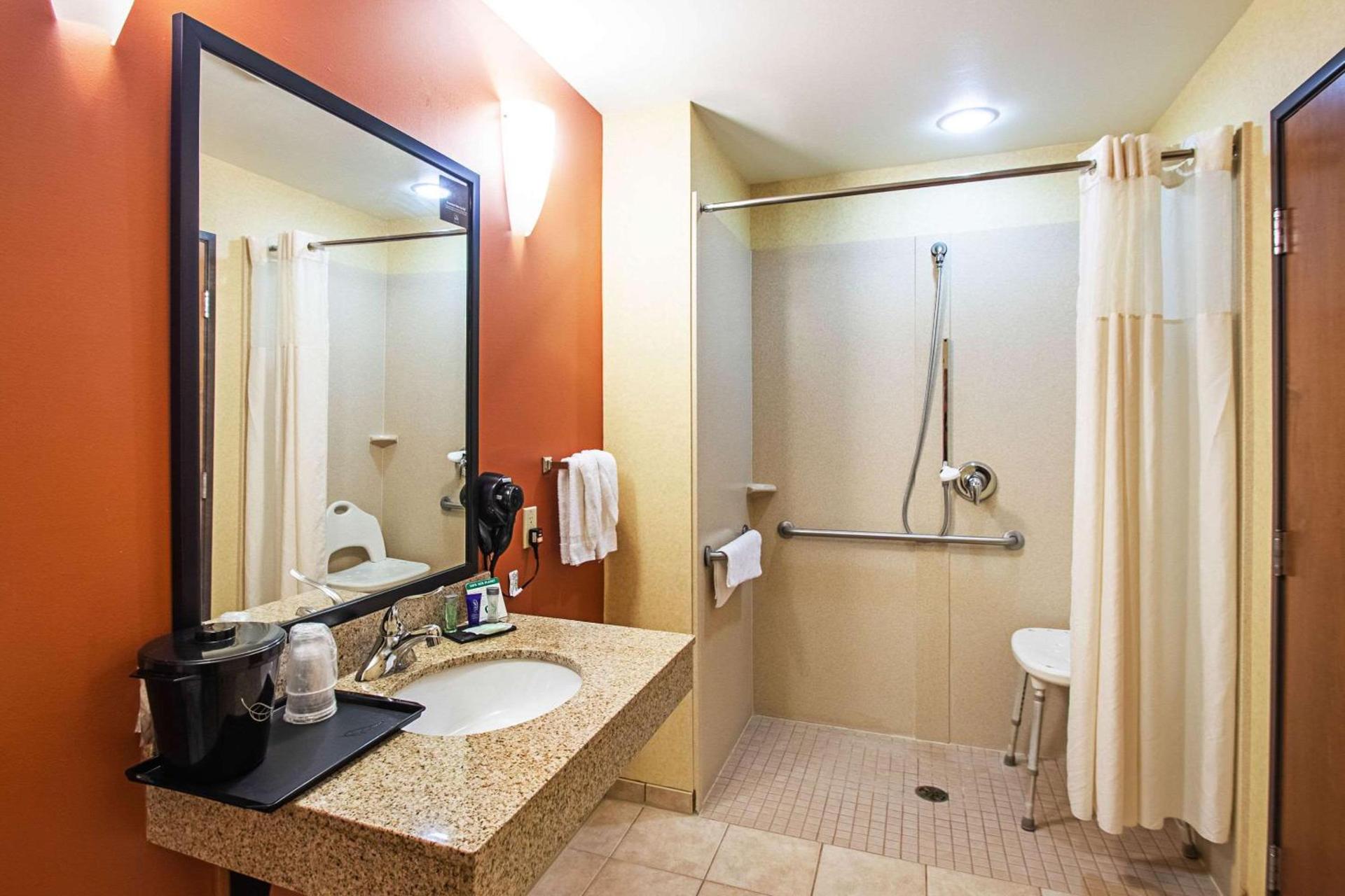 Sleep Inn & Suites Madison - Monona photo 7