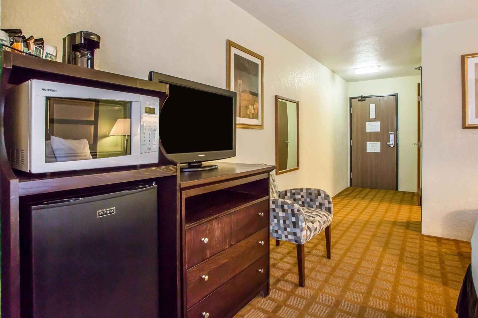Quality Inn & Suites Marinette photo 25