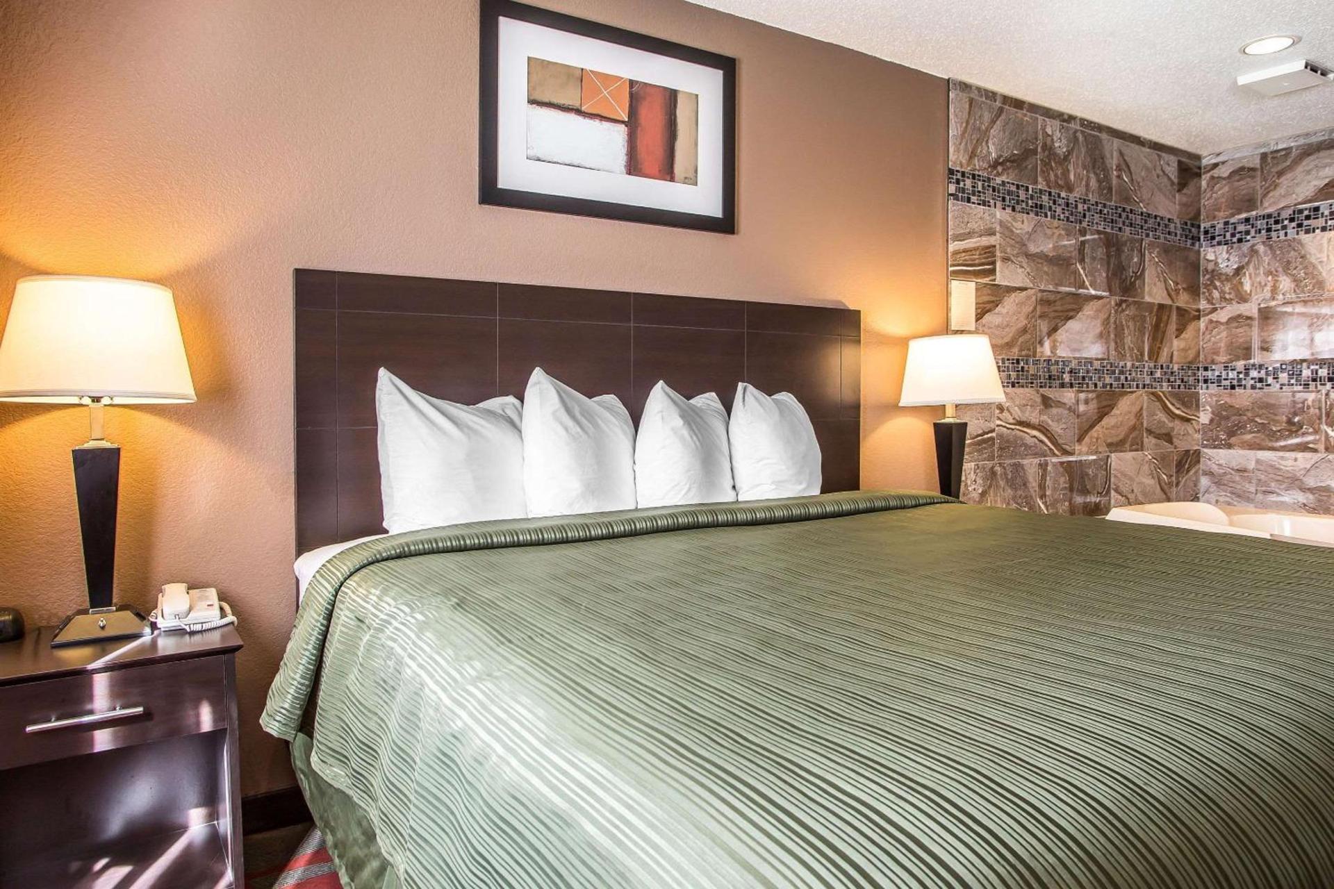 Quality Inn & Suites West Bend photo 8