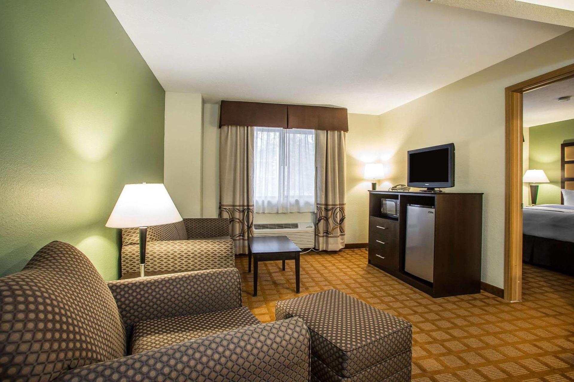 Quality Inn & Suites Marinette photo 33