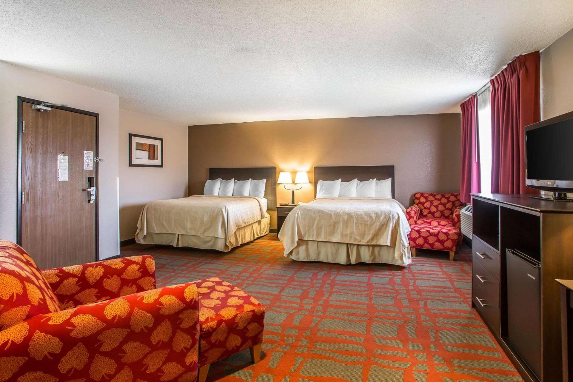 Quality Inn & Suites West Bend photo 10