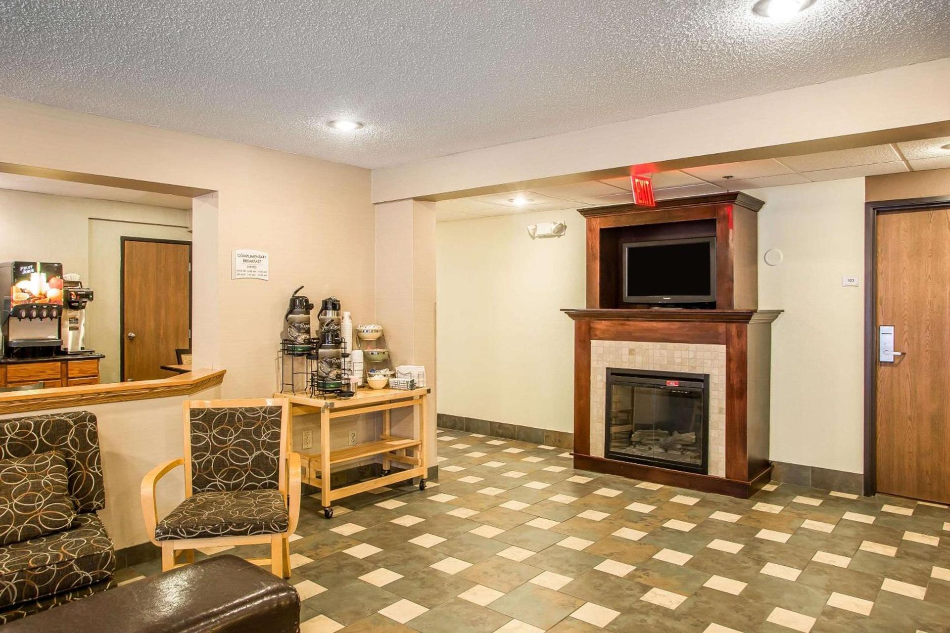 Quality Inn & Suites Marinette photo 48
