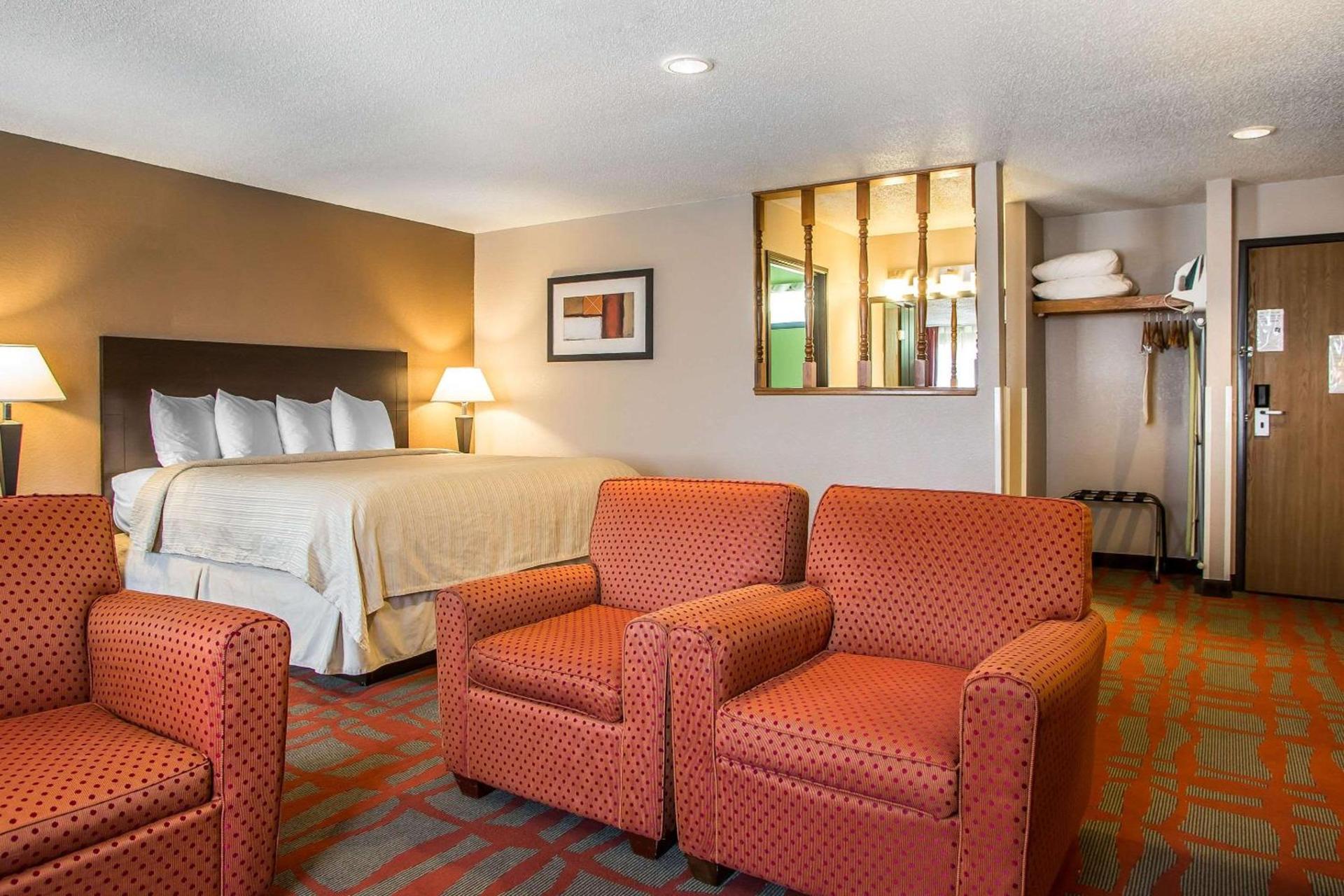 Quality Inn & Suites West Bend photo 9