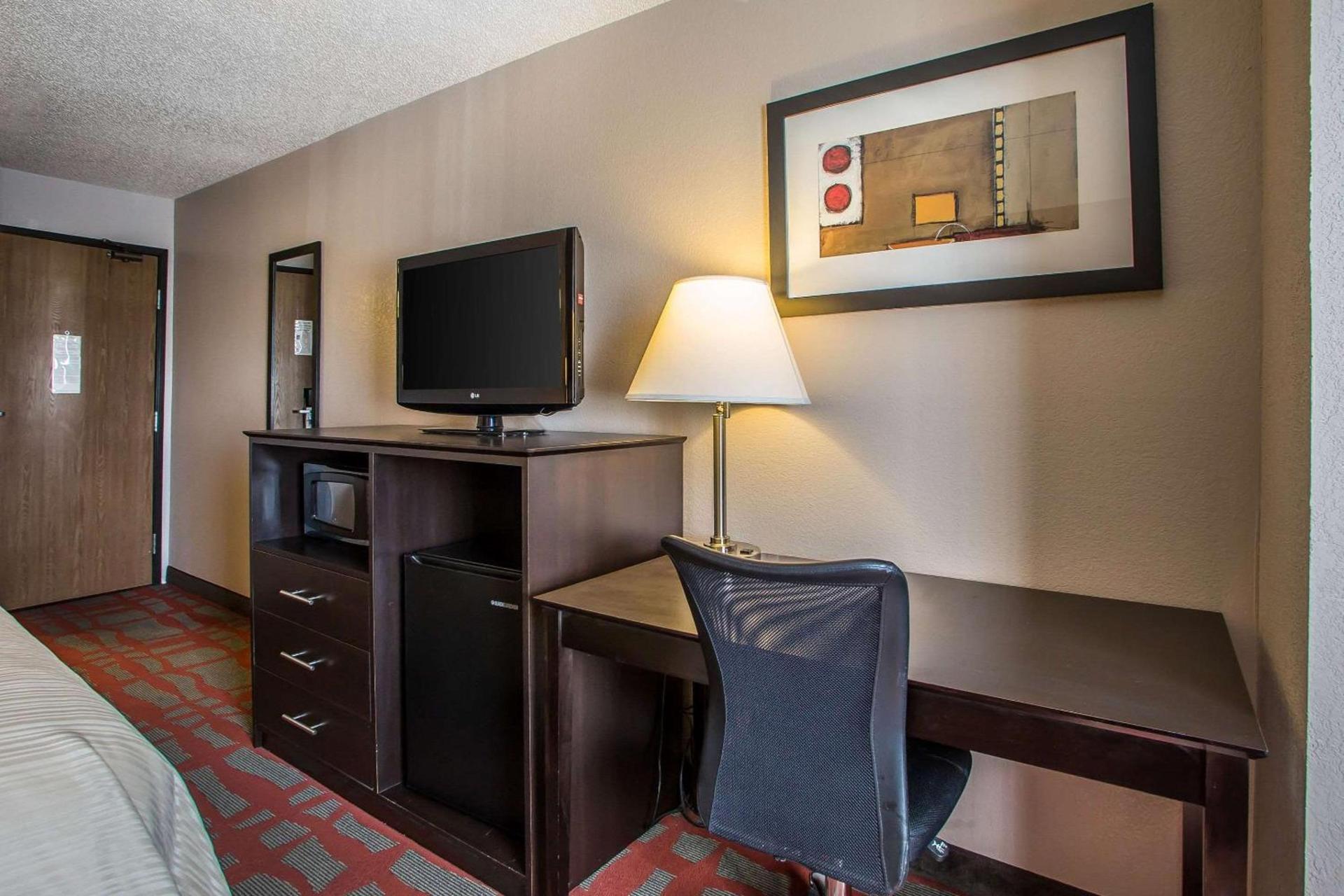 Quality Inn & Suites West Bend photo 12