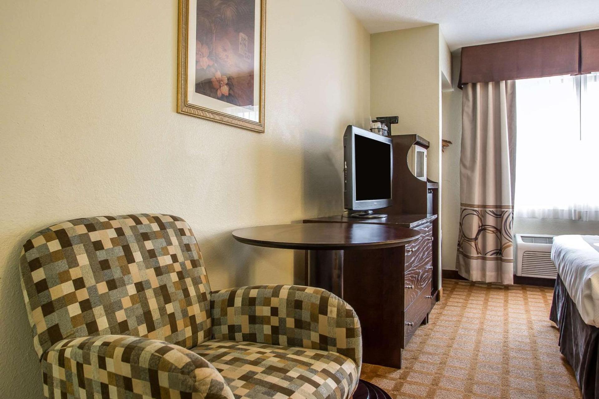 Quality Inn & Suites Marinette photo 13