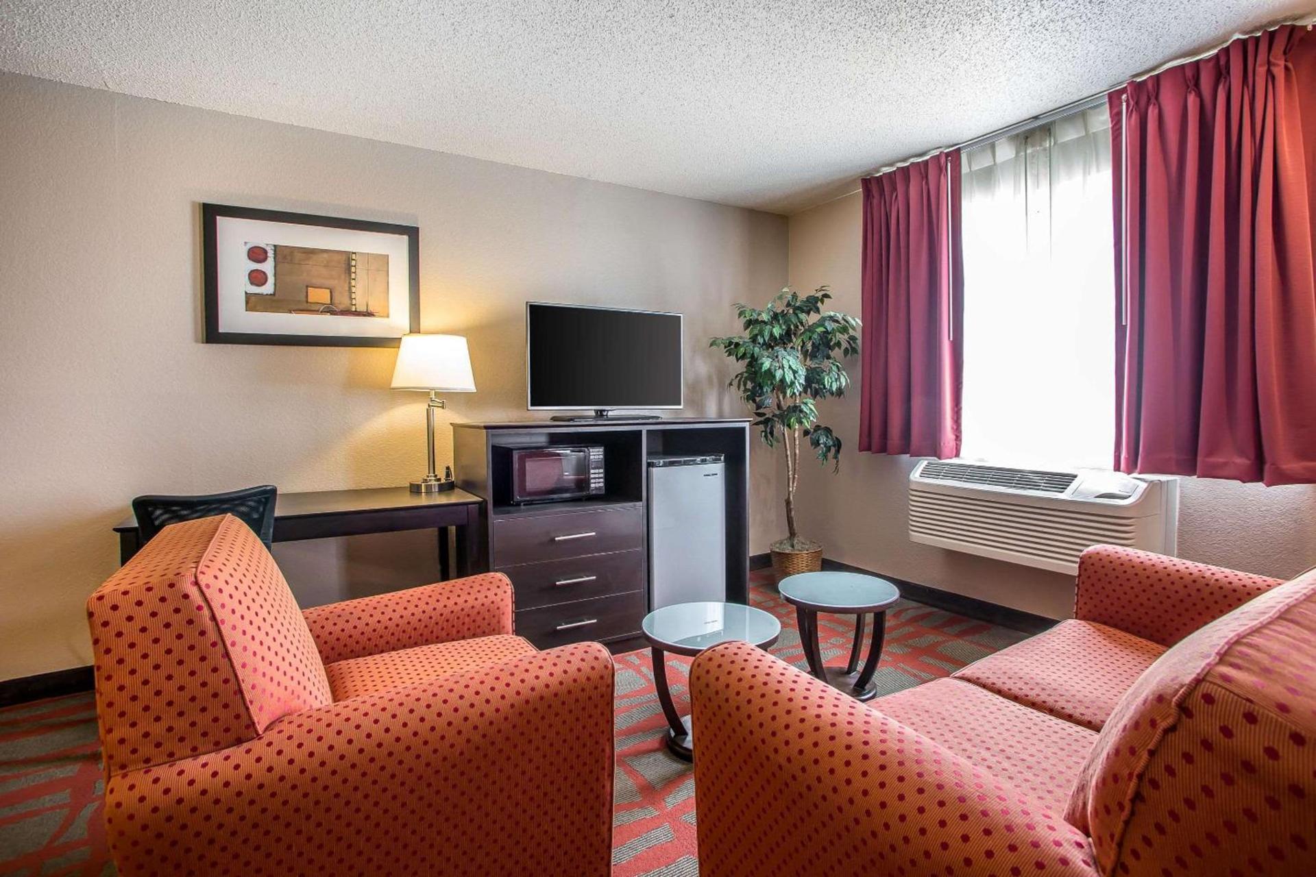 Quality Inn & Suites West Bend photo 14