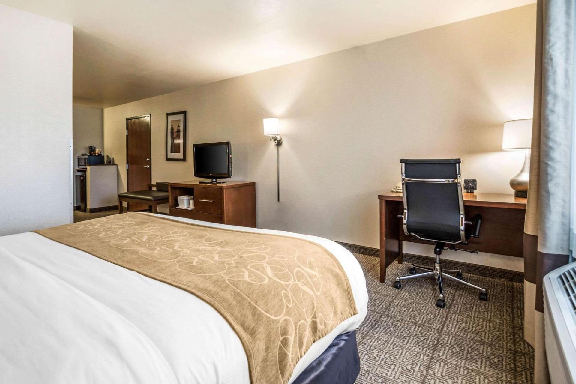 Comfort Suites at Par 4 Resort photo 16