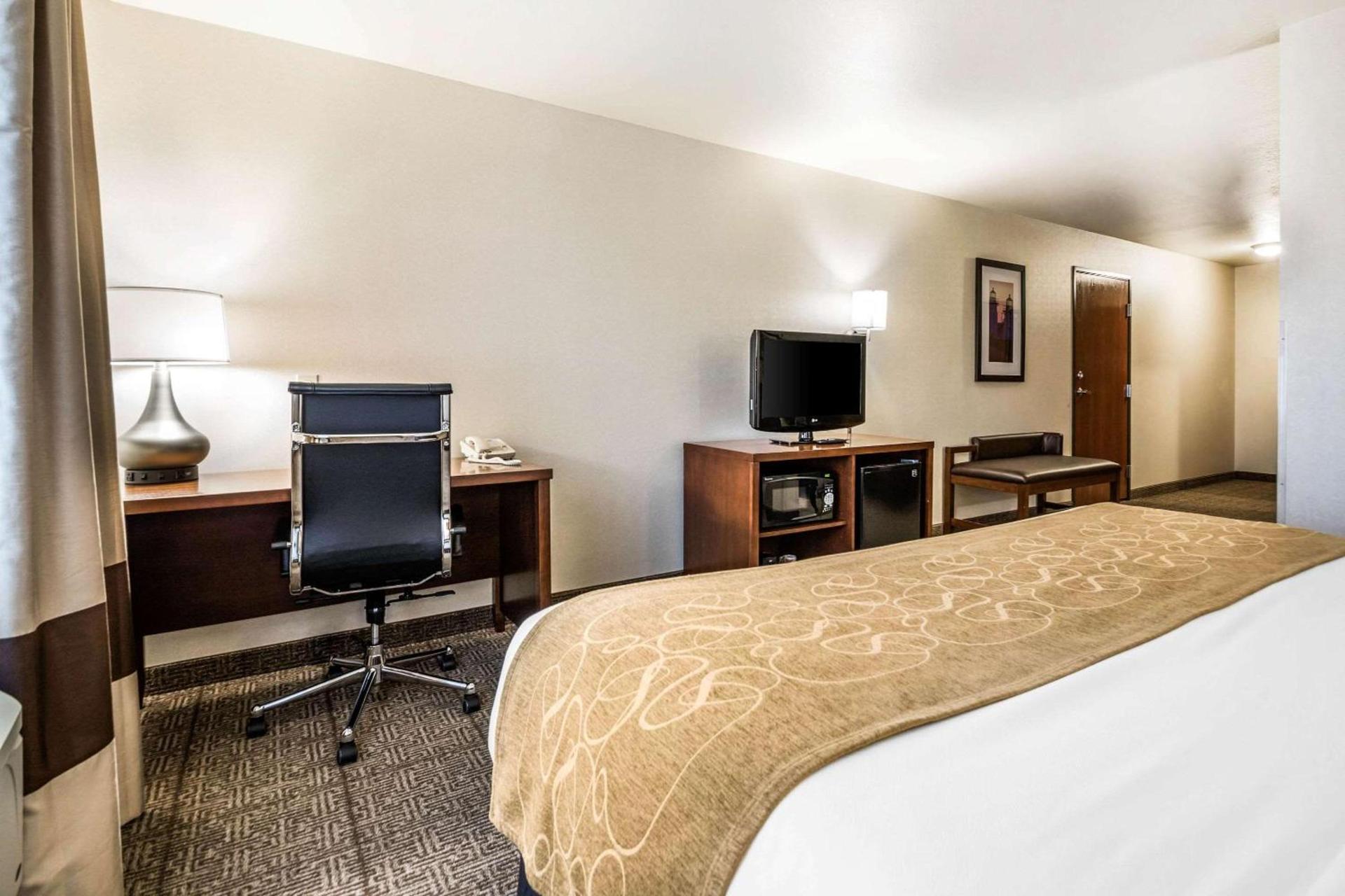 Comfort Suites at Par 4 Resort photo 9