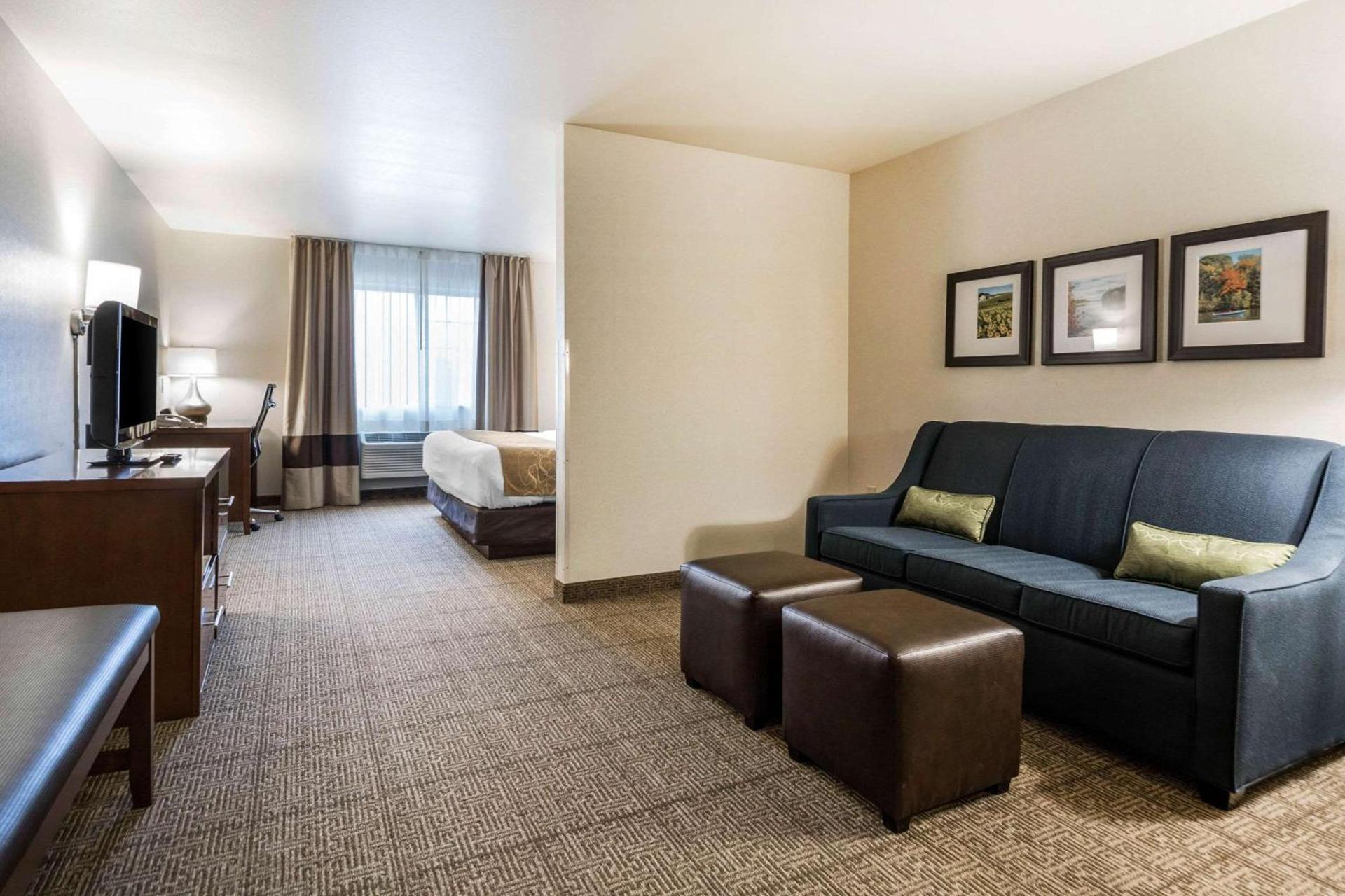 Comfort Suites at Par 4 Resort photo 14