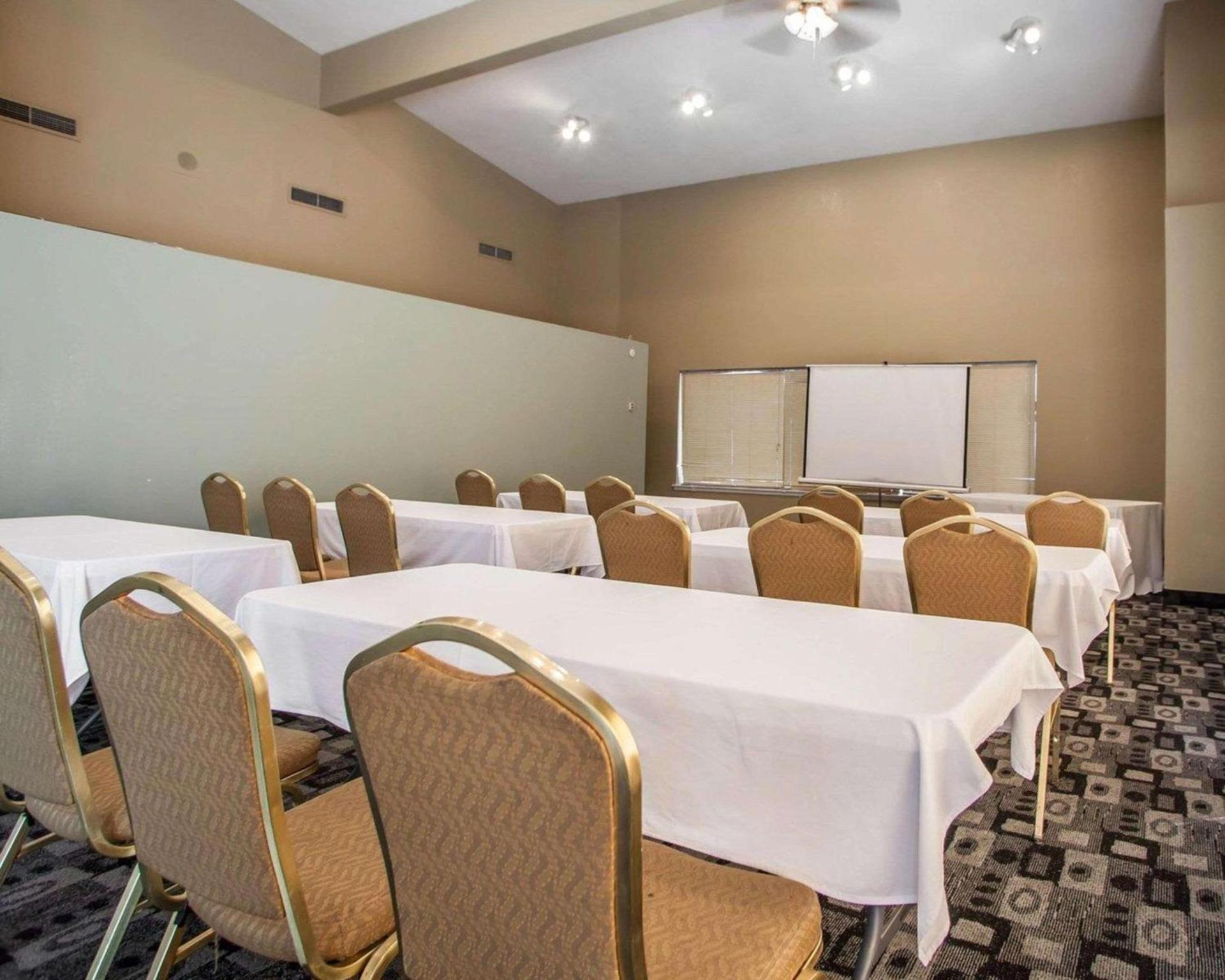 Rodeway Inn & Suites Milwaukee Airport photo 19
