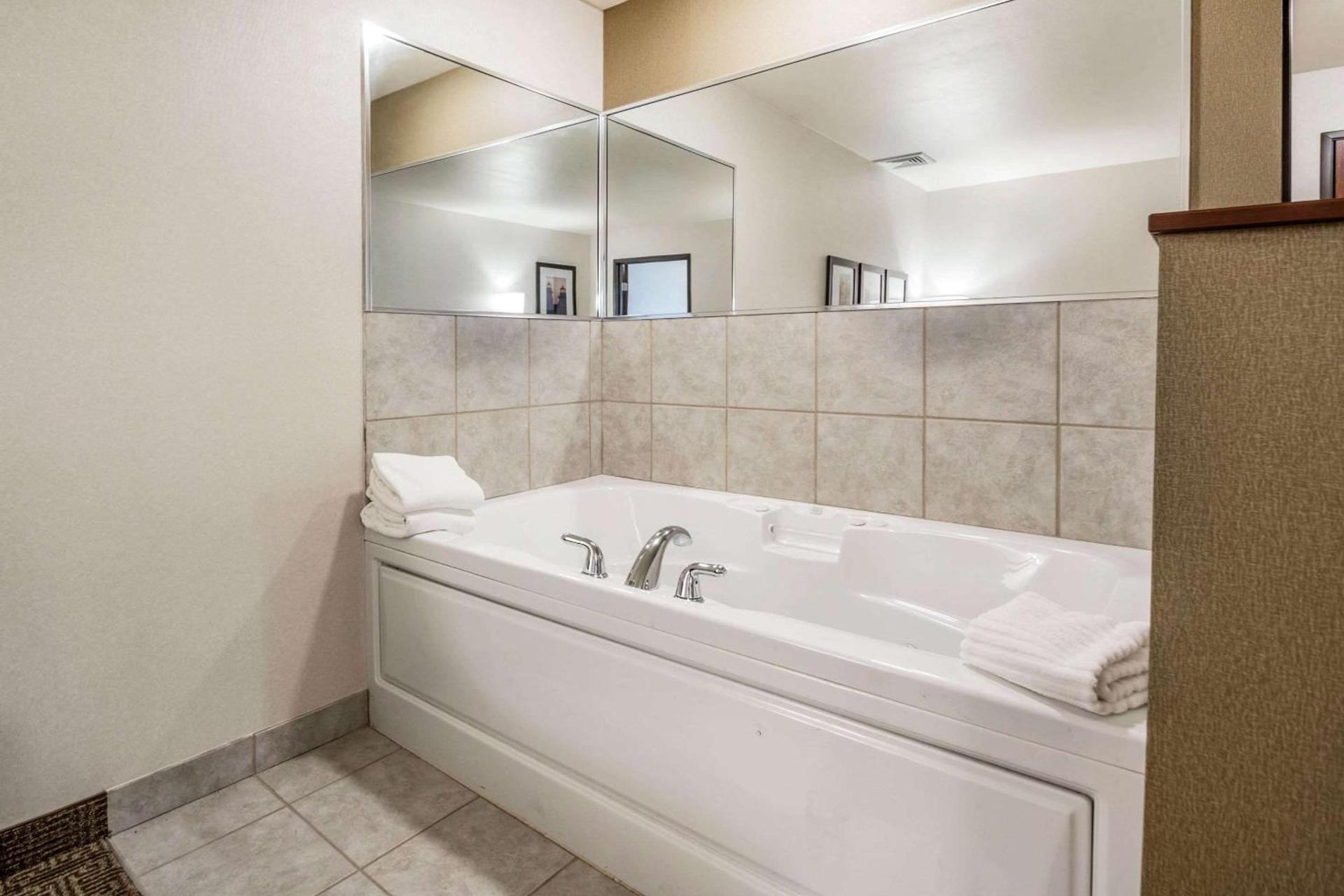 Comfort Suites at Par 4 Resort photo 24